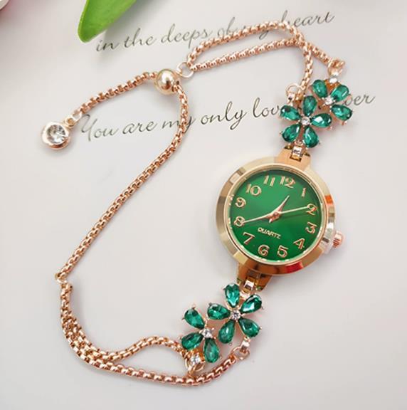 New women's niche fashion diamond inlaid watch flower shaped digital women's watch female model student pull-out bracelet watch