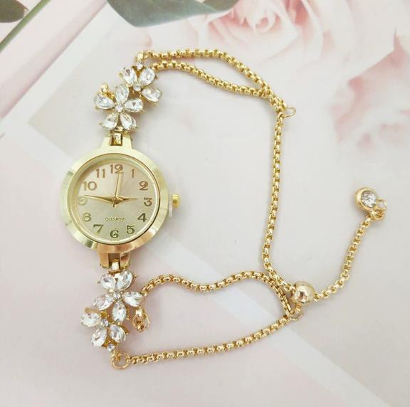 New women's niche fashion diamond inlaid watch flower shaped digital women's watch female model student pull-out bracelet watch