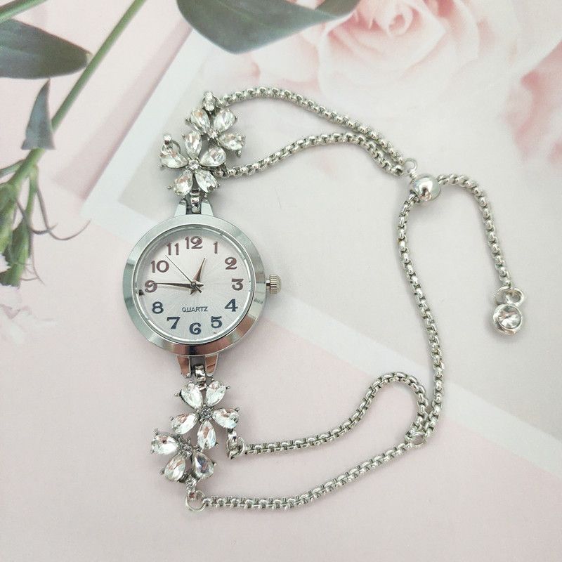 New women's niche fashion diamond inlaid watch flower shaped digital women's watch female model student pull-out bracelet watch