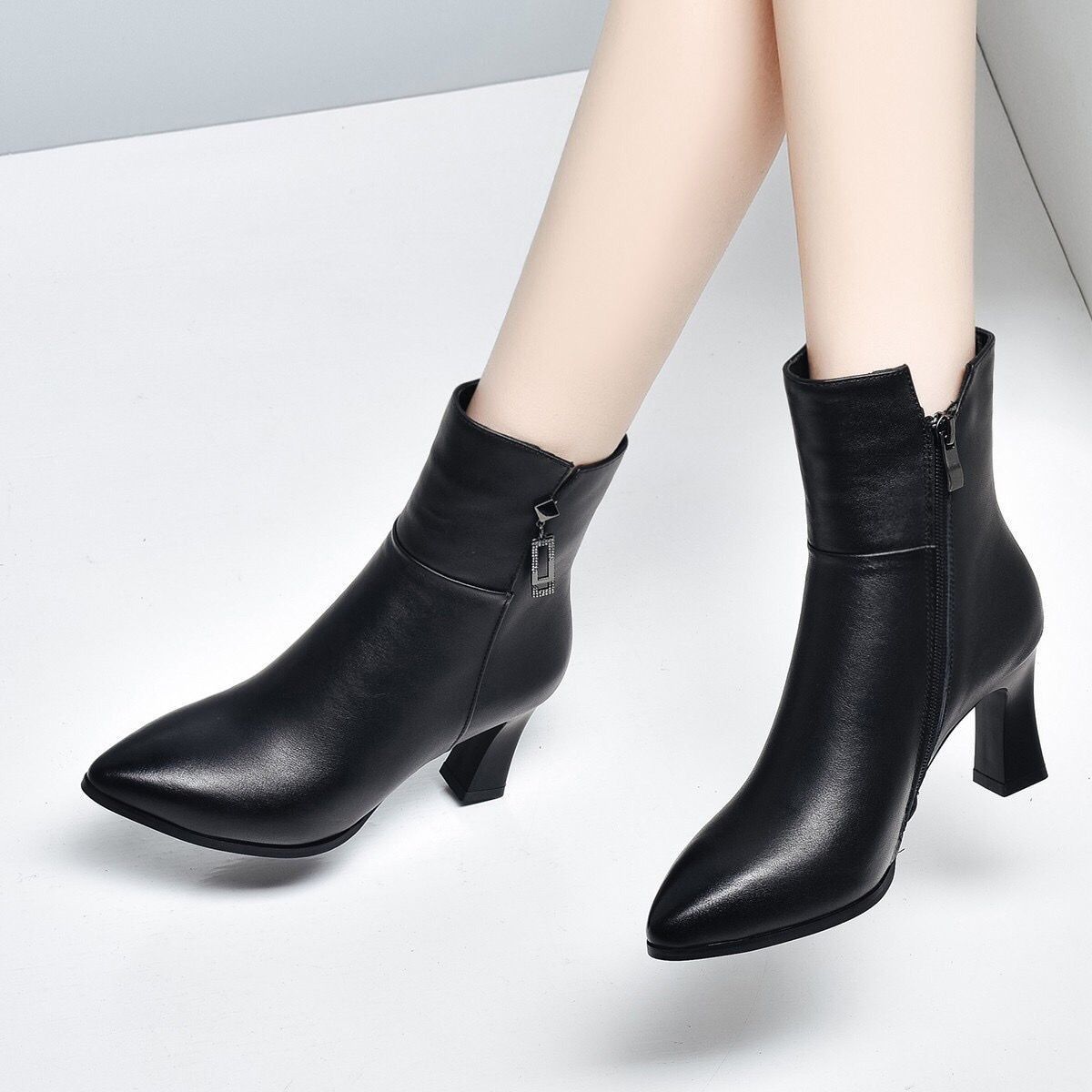 Women’s Warm and Durable Boots for Spring and Autumn: Chunky-Heeled High-Heels, Fashionable Height-Enhancing Shoes, Chunky-Heeled Women’s Boots