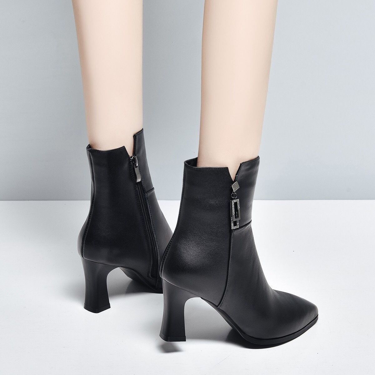 Women’s Warm and Durable Boots for Spring and Autumn: Chunky-Heeled High-Heels, Fashionable Height-Enhancing Shoes, Chunky-Heeled Women’s Boots