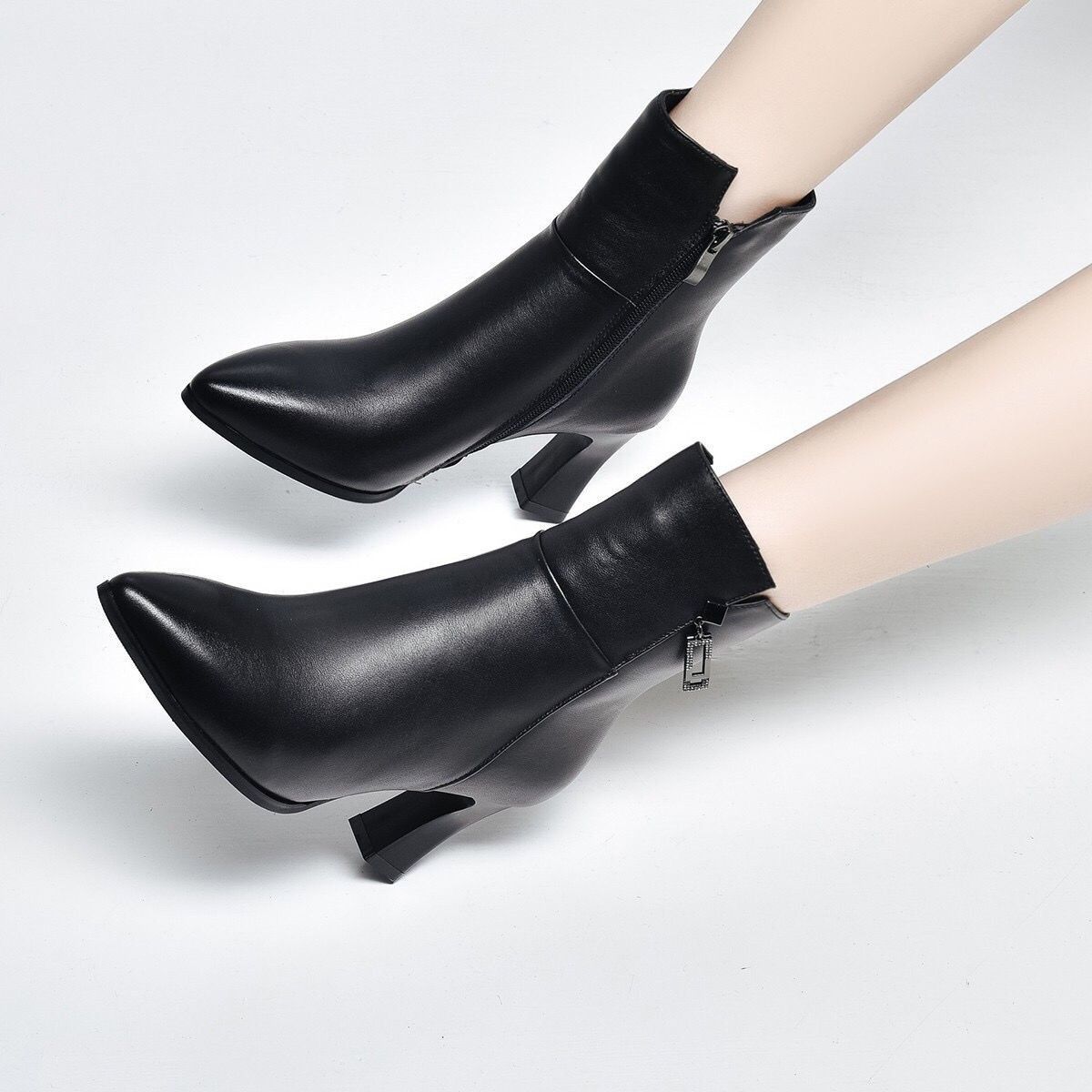 Women’s Warm and Durable Boots for Spring and Autumn: Chunky-Heeled High-Heels, Fashionable Height-Enhancing Shoes, Chunky-Heeled Women’s Boots