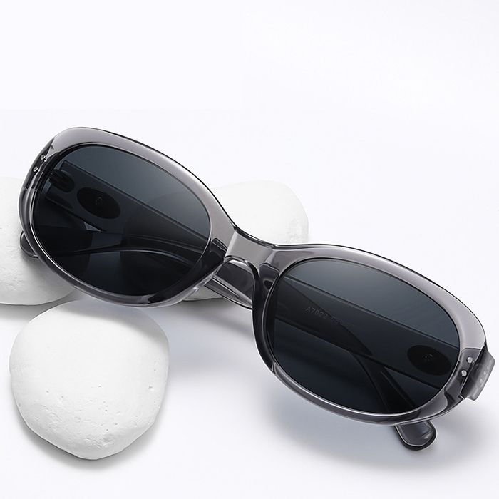 Retro Oval Sunglasses for Men & Women – UV400 Protection, 6 Colors, Lightweight PC Frame, Trendy Shades for Vacation, Fashion, Party, Casual Wear, 90s Aesthetic Unisex Eyewear