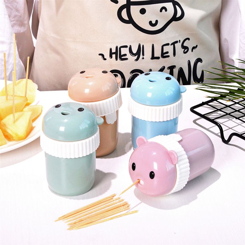 Plastic Cartoon Toothpick Box – Creative Bear-Shaped Toothpick Holder for Home & Living Room, Portable Round Design