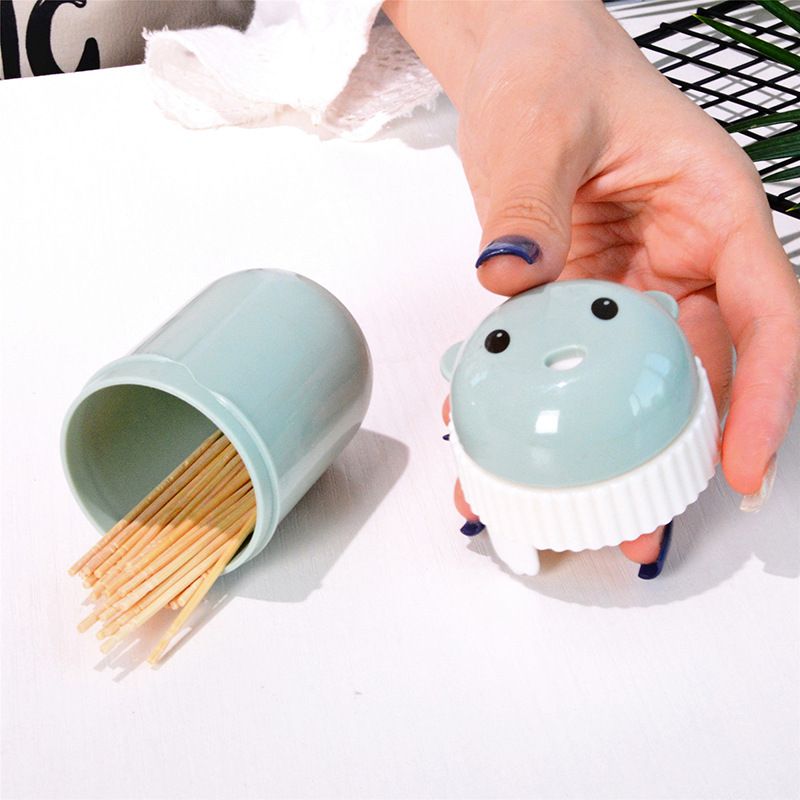 Plastic Cartoon Toothpick Box – Creative Bear-Shaped Toothpick Holder for Home & Living Room, Portable Round Design