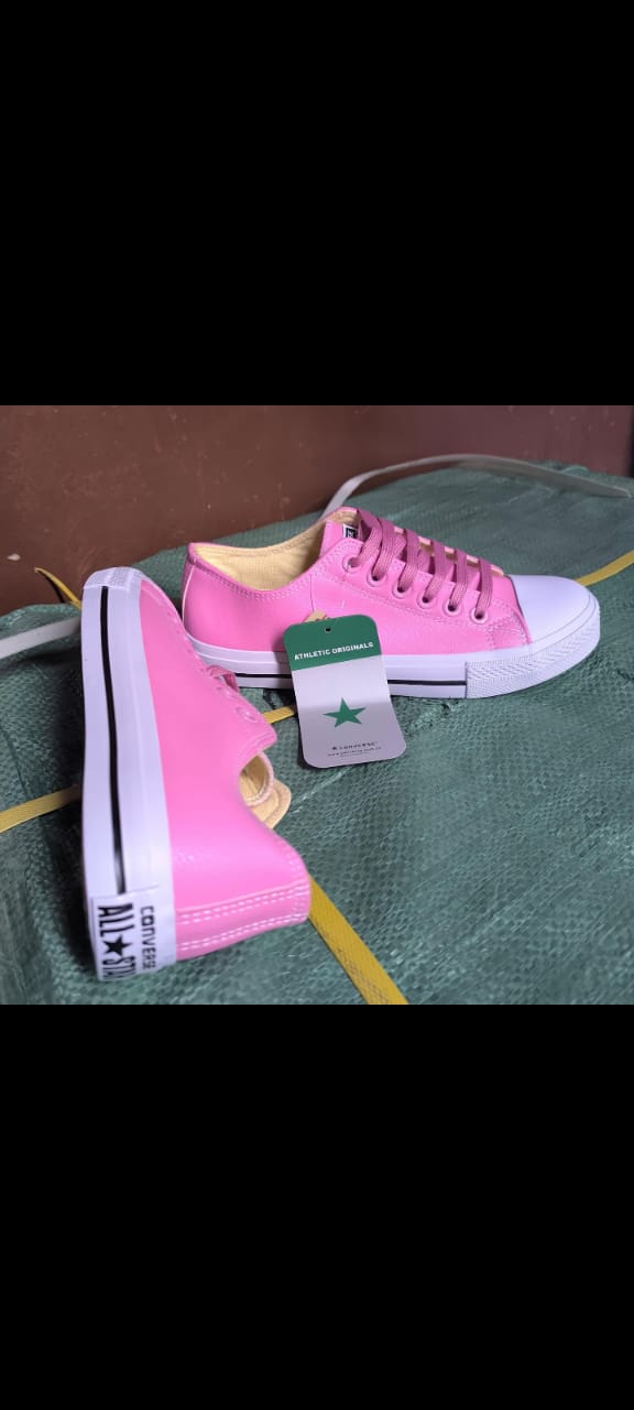 Trendy unisex Converse leather sneakers designed for comfort, style, and durability. Features include a cushioned insole, strong rubber sole. Available in sizes 36–43. Perfect for everyday wear.