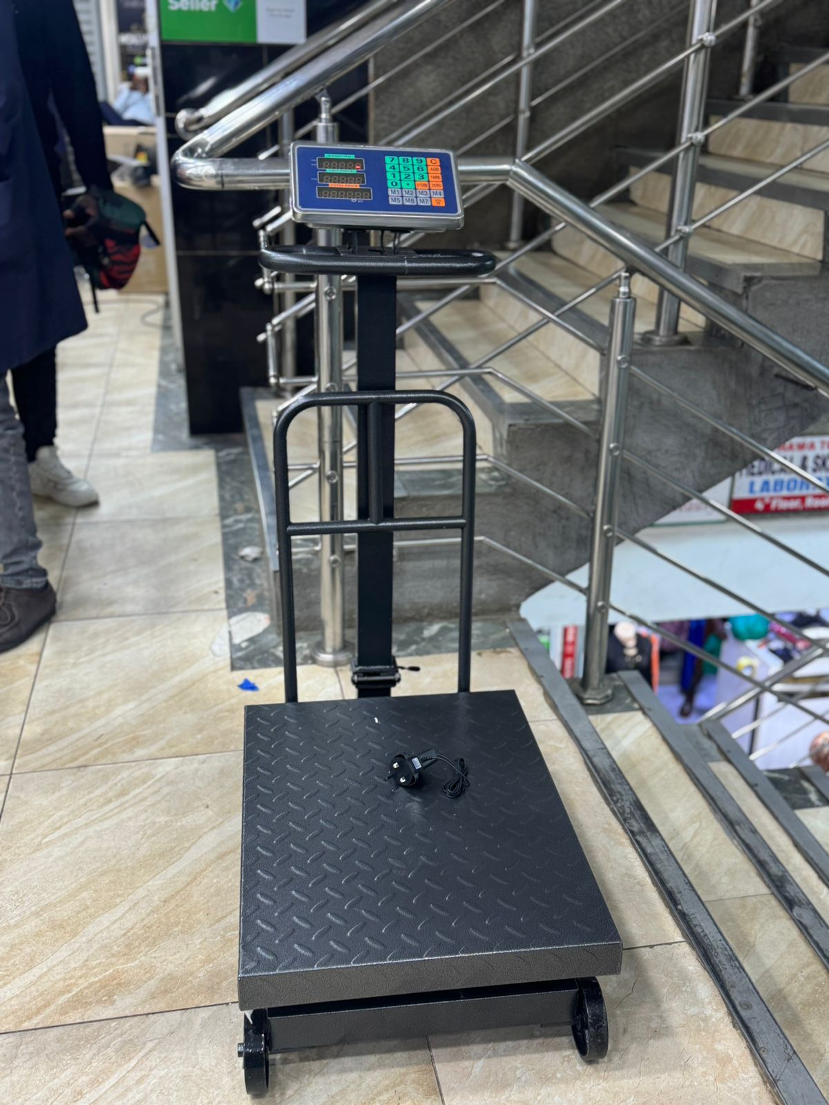 600KG HEAVY-DUTY DIGITAL PLATFORM SCALE WITH PRICE COMPUTING FUNCTION AND RECHARGEABLE BATTERY
