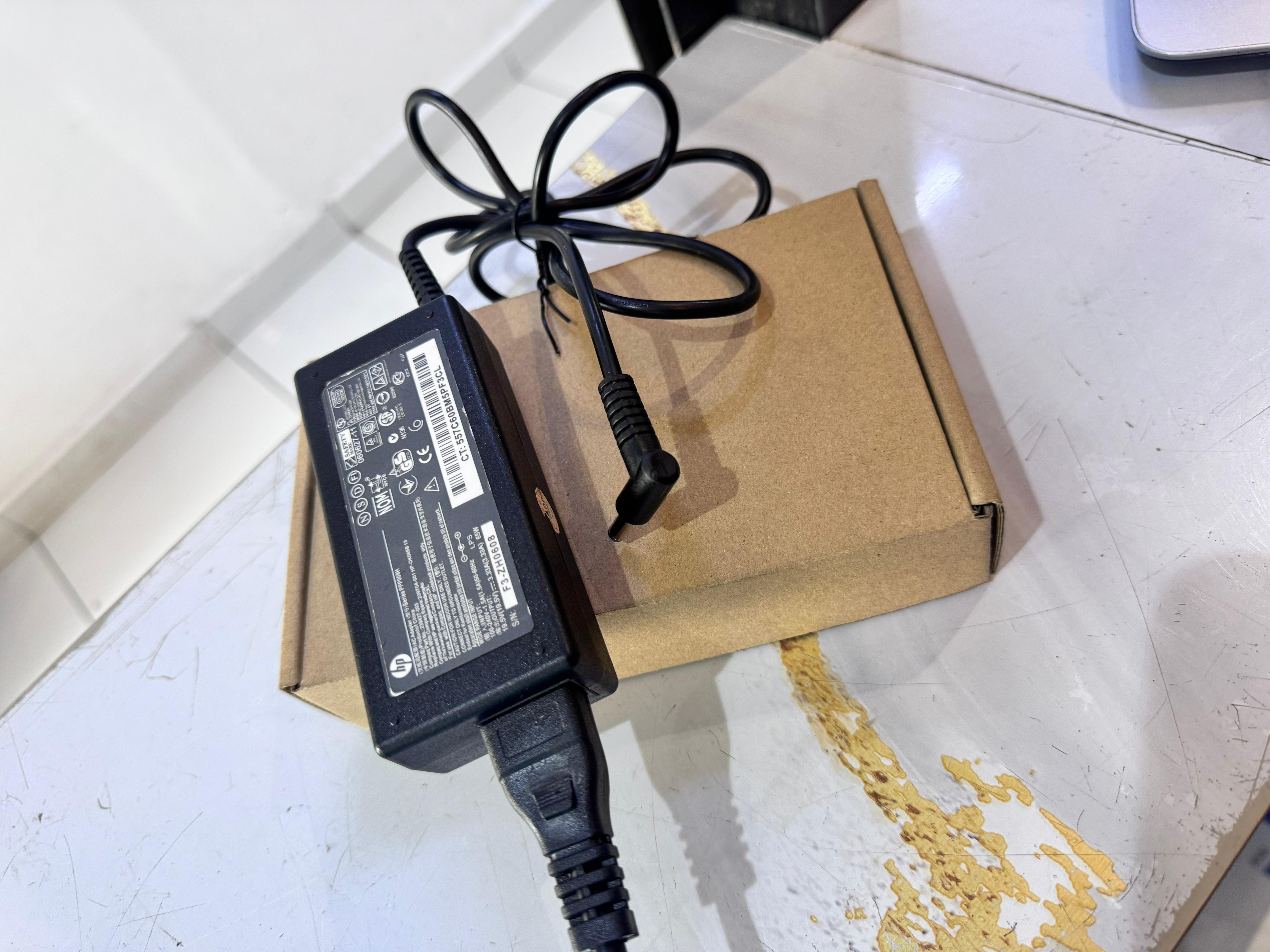 HP Blue Pin Laptop Charger