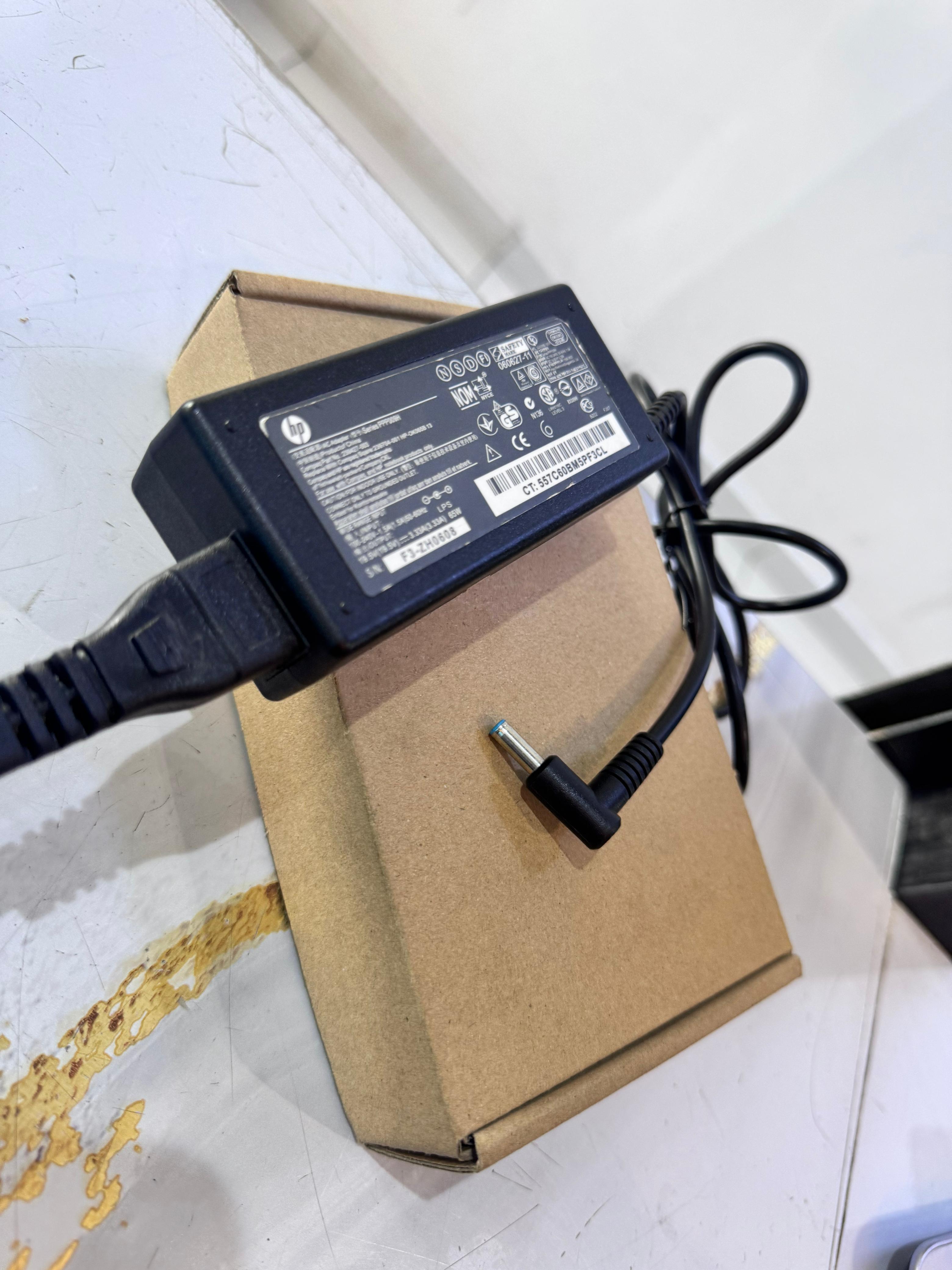 HP Blue Pin Laptop Charger