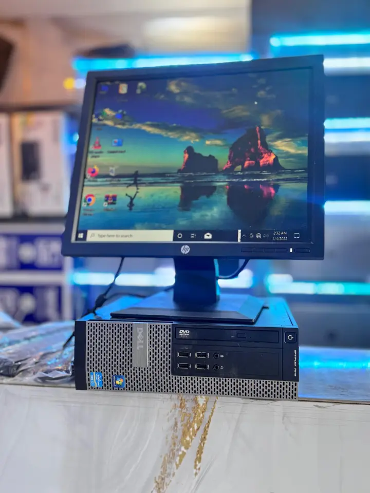 COMPLETE desktop computers with monitor