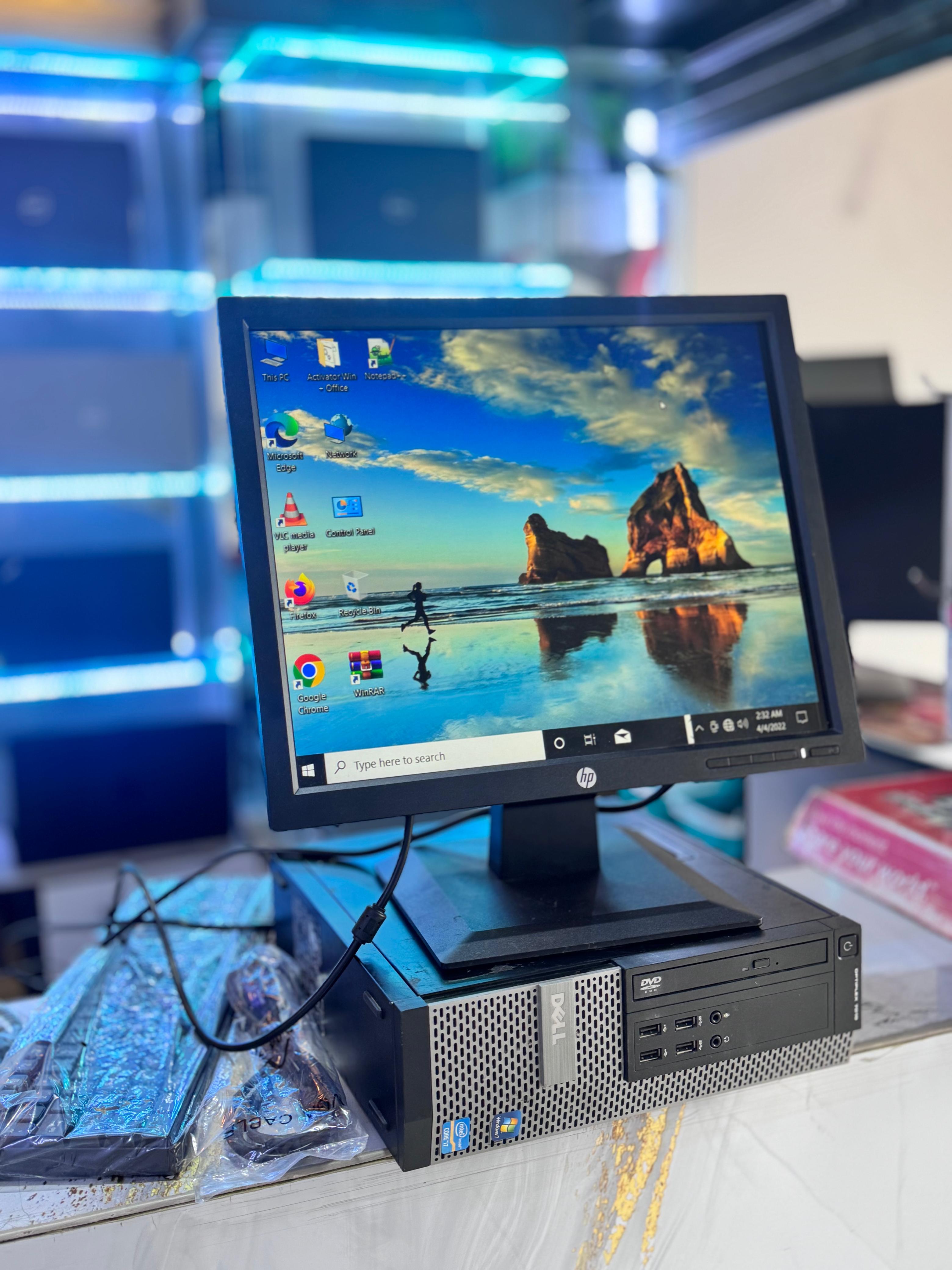 COMPLETE desktop computers with monitor