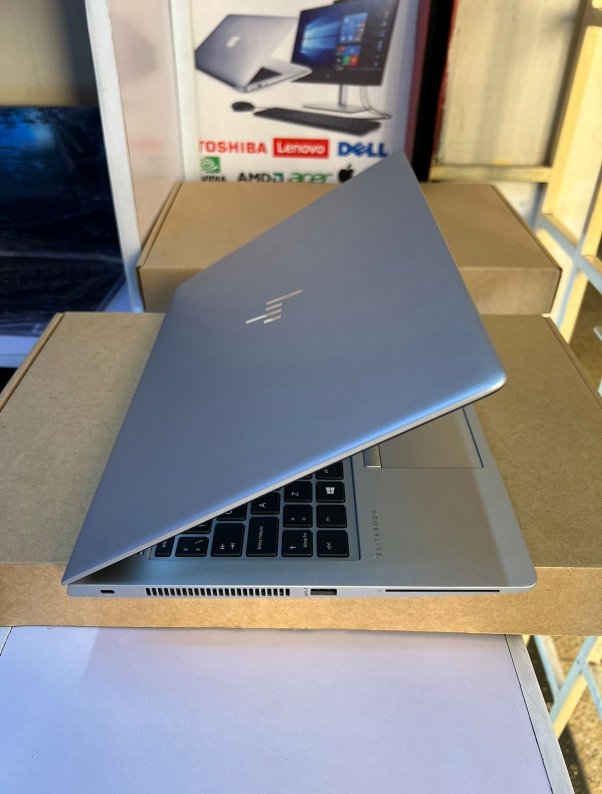 HP EliteBook 830 G5 Core i7 8th Gen 16GB RAM 512GB SSD 13.3 Inch Full HD Windows 11 Pro MS Office 2021 Ultra Slim Refurbished Laptop