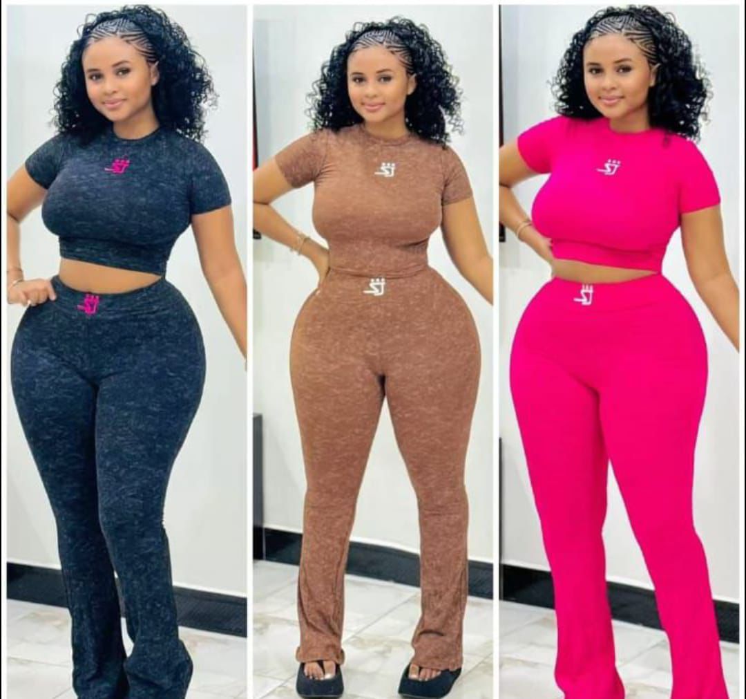 Trendy Two-Piece Women’s Set – Short Sleeve Crop Top and High-Waist Flared Pants – Casual Stretchy Matching Outfit for Everyday & Lounge Wear