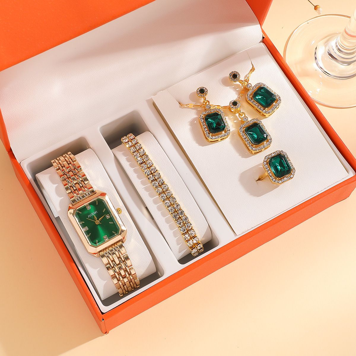 Ladies Green Watch Set with Ring, 5 Pcs Elegant Gift Box, Quartz Watch Fashion Jewelry,Luxury Gift Box with Steel Strap Quartz Watch
