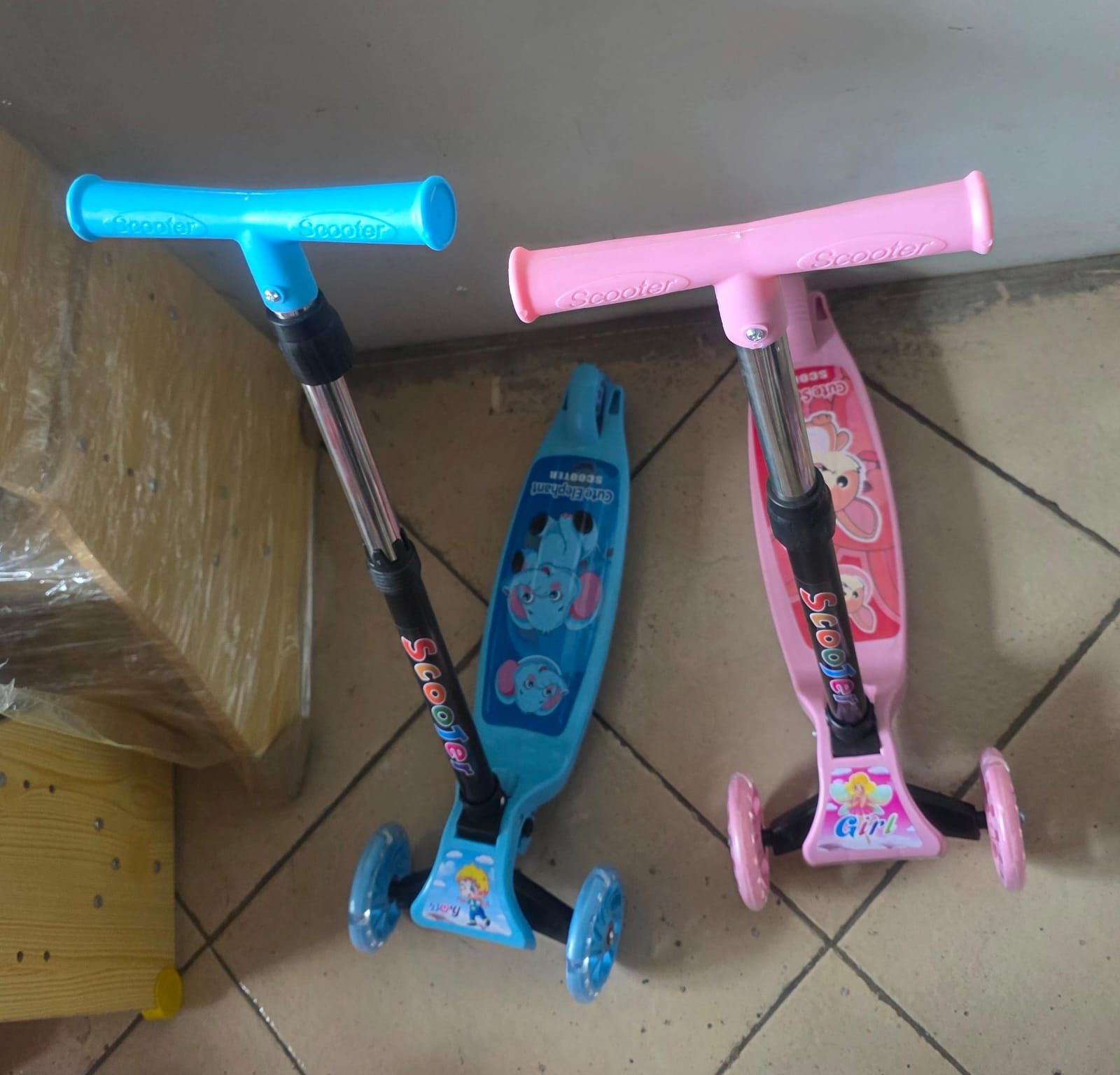 LED Wheel Kids Scooter – Adjustable Height, Foldable Design, Flashing Light-Up Wheels for Boys & Girls