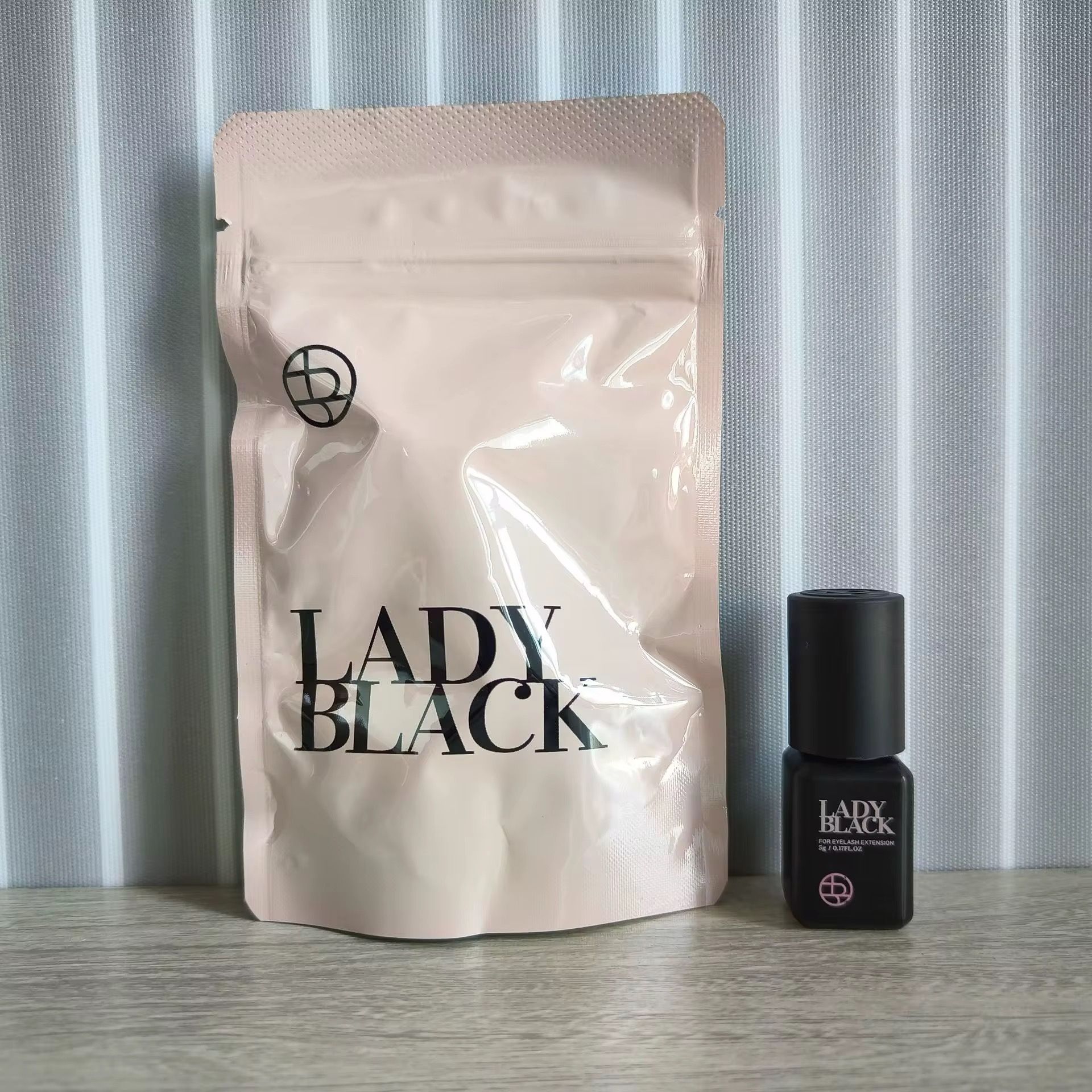 LADY BLACK LASH GLUE EYELASH EXTENSION GLUE FAST DYRING ADHESIVE FOR FALSE EYELASHES