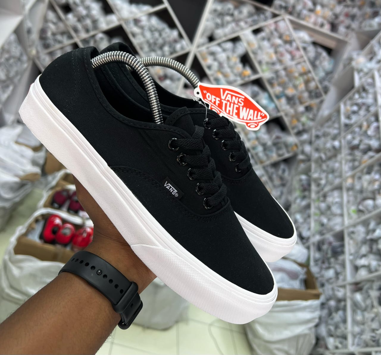 Fashion Vans Plain Sneakers – Black Variants – Unisex Casual Shoes – Comfortable Everyday Wear – Durable Sole – Restocked Sizes 37–45