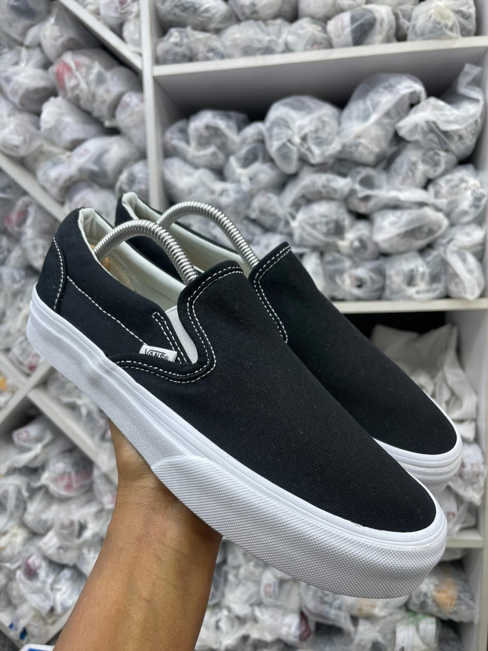 Fashion Vans LACELESS Plain Sneakers – Black Variants – Unisex Casual Shoes – Comfortable Everyday Wear – Durable Sole – Restocked Sizes 37–45