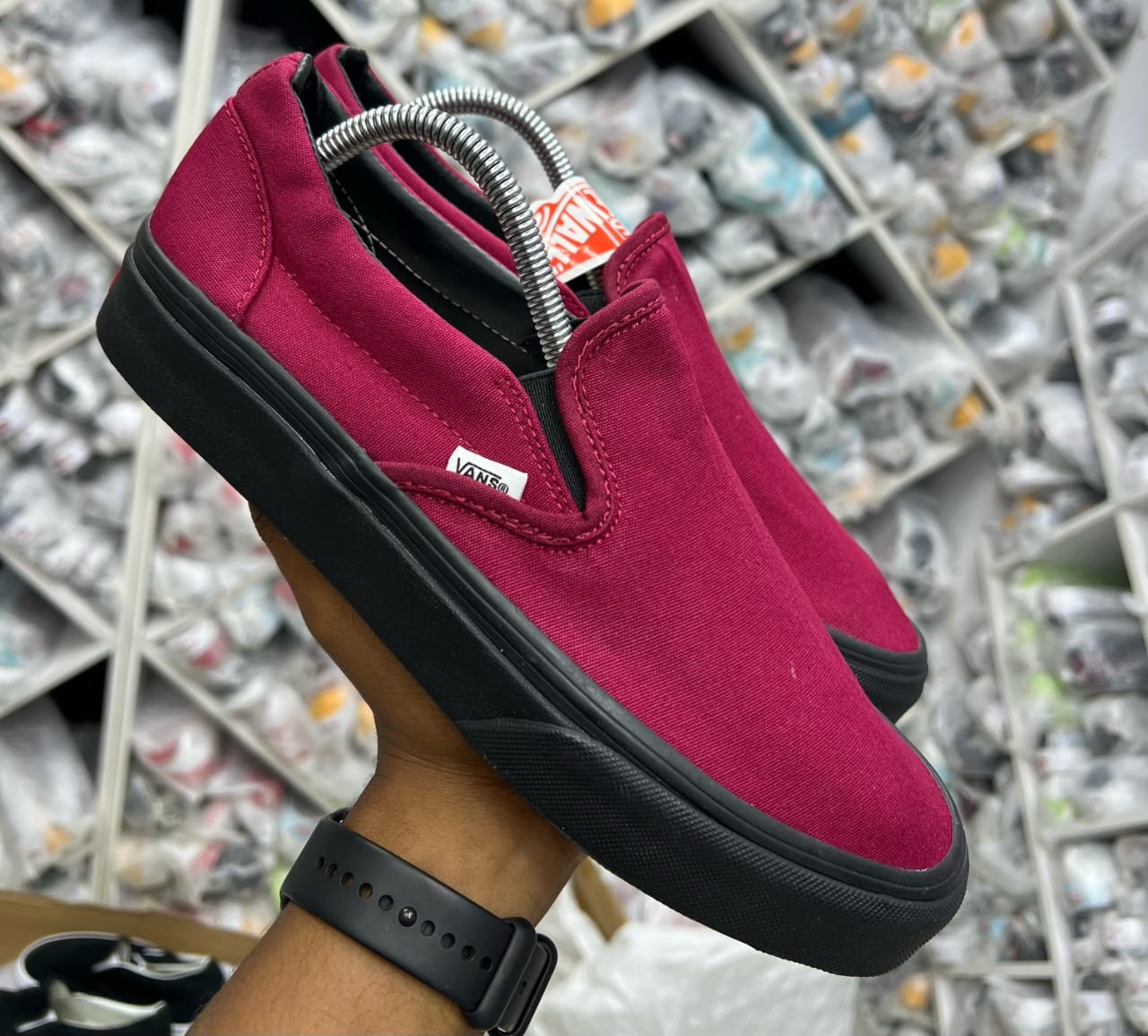 Fashion Vans LACELESS Plain Sneakers – Black Variants – Unisex Casual Shoes – Comfortable Everyday Wear – Durable Sole – Restocked Sizes 37–45