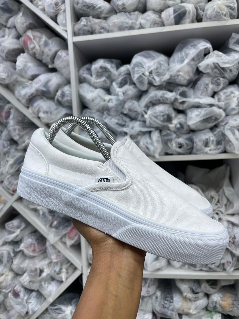 Fashion Vans LACELESS Plain Sneakers – Black Variants – Unisex Casual Shoes – Comfortable Everyday Wear – Durable Sole – Restocked Sizes 37–45