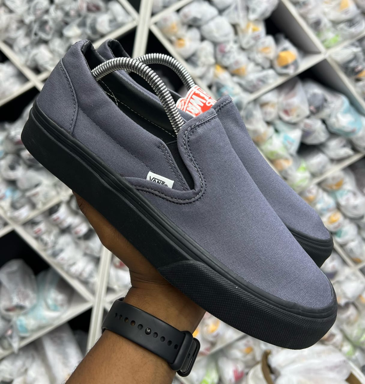 Fashion Vans LACELESS Plain Sneakers – Black Variants – Unisex Casual Shoes – Comfortable Everyday Wear – Durable Sole – Restocked Sizes 37–45