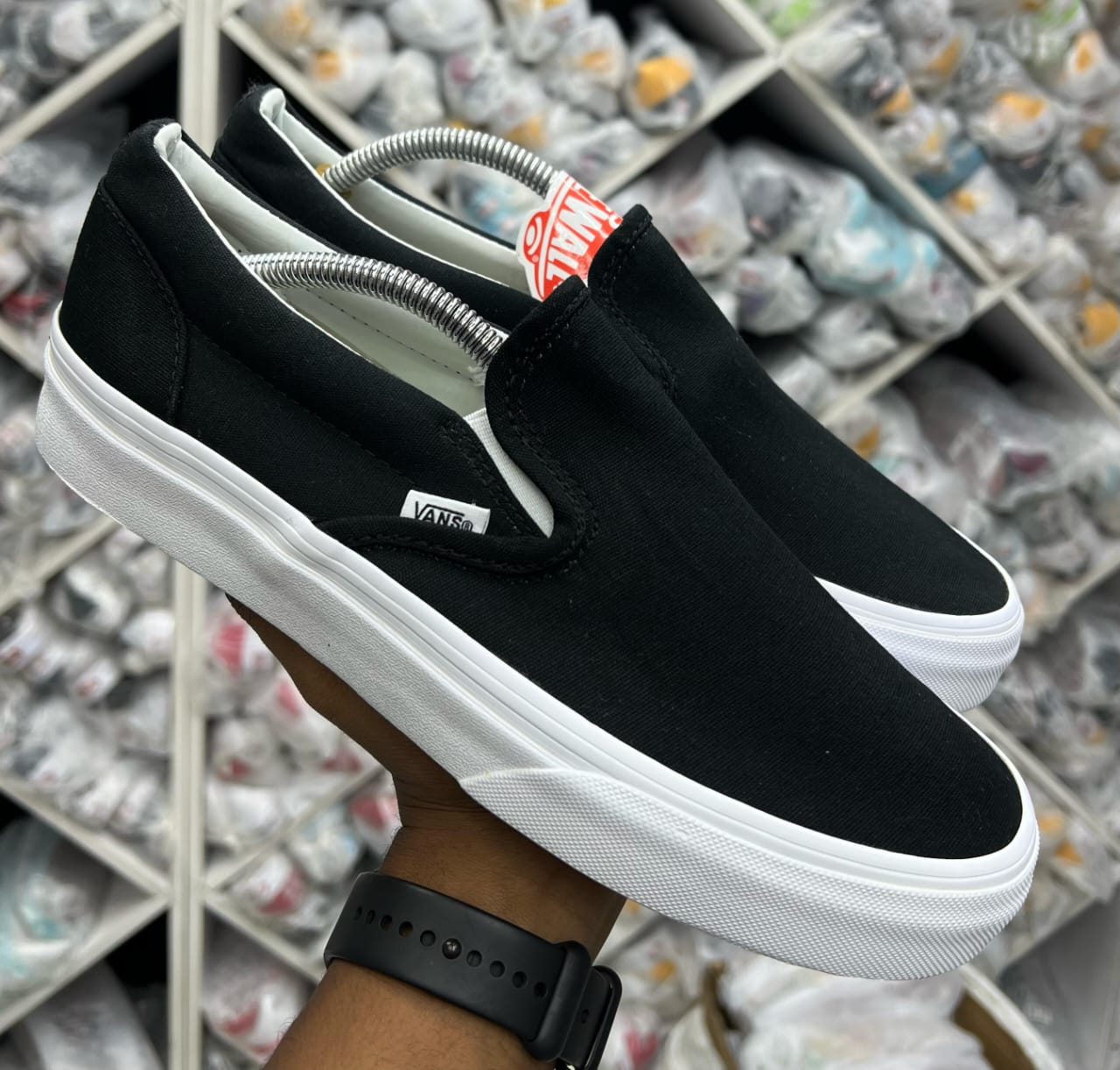 Fashion Vans LACELESS Plain Sneakers – Black Variants – Unisex Casual Shoes – Comfortable Everyday Wear – Durable Sole – Restocked Sizes 37–45