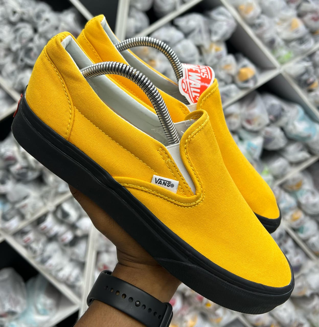 Fashion Vans LACELESS Plain Sneakers – Black Variants – Unisex Casual Shoes – Comfortable Everyday Wear – Durable Sole – Restocked Sizes 37–45