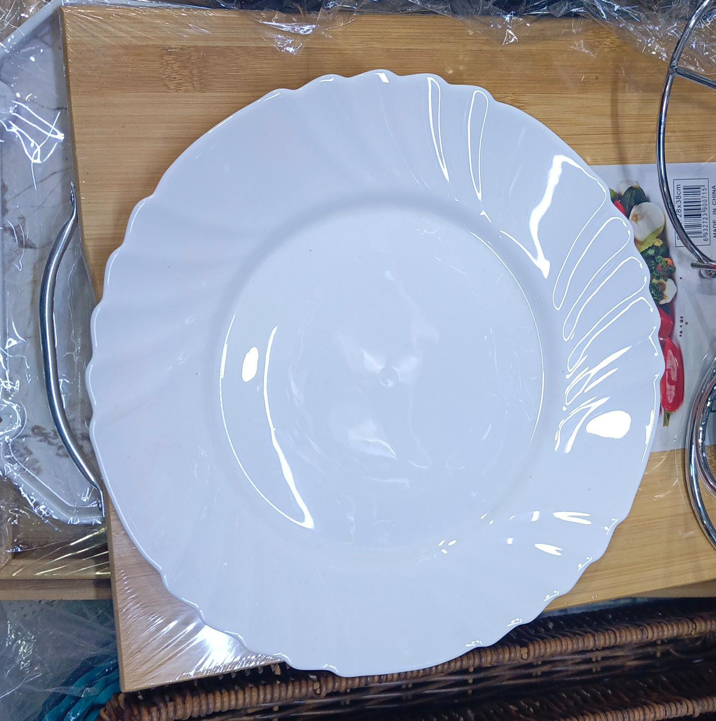 🎉 New Arrival! 🌟 White Ceramic Plates (6pcs) | Perfect for Homes, Cafes & Restaurant Elegant & durable 🍽️ 6pcs white ceramic plates – perfect for daily meals, parties & restaurants. Scratch-resista