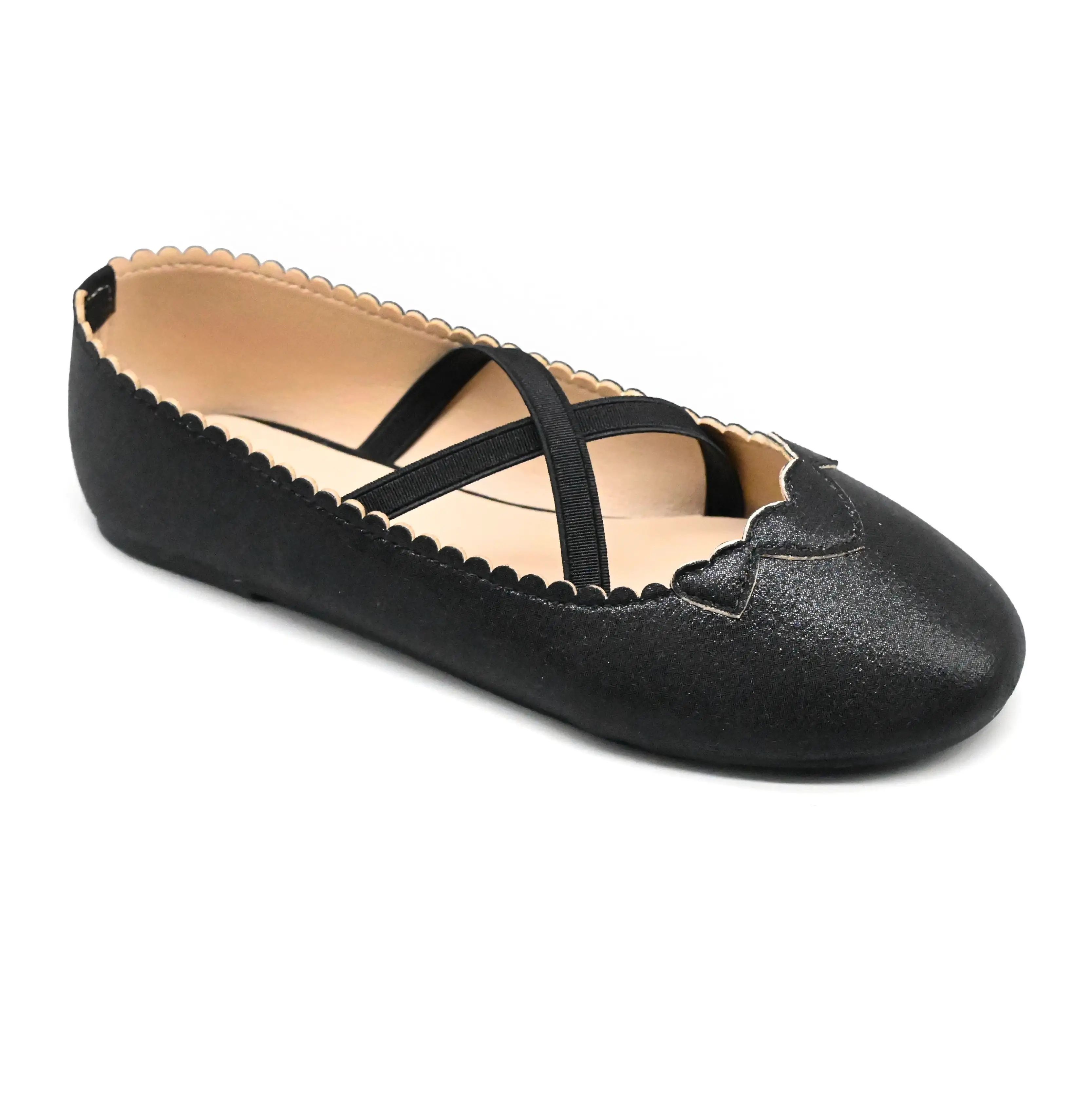UMOJA Buggies Kendra Kids Shoes – Golden Heart & Black Twinkle Toes Mary Janes with crisscross straps, scalloped edges, and glitter. Elegant, comfy shoes for parties, school, and casual outings.