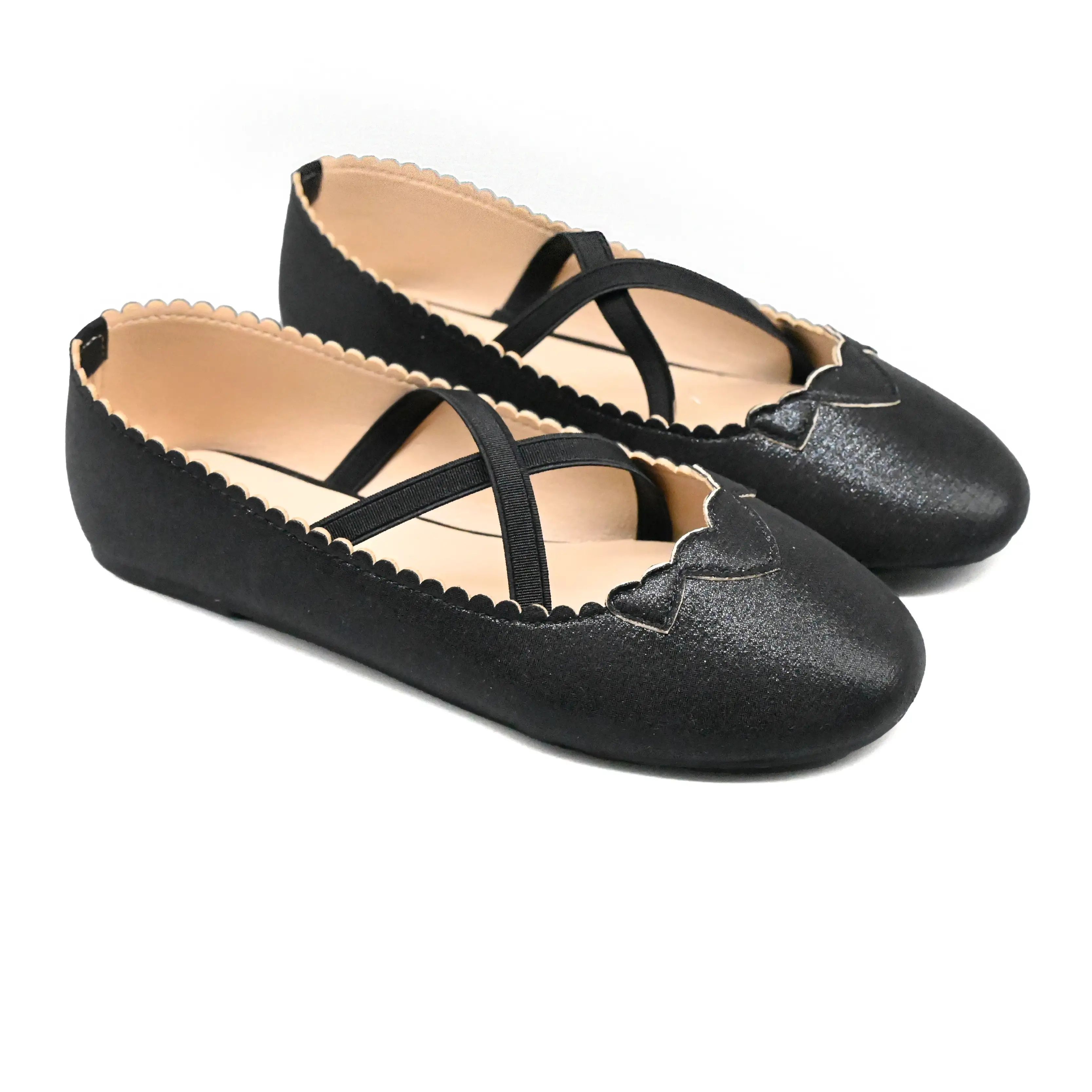 UMOJA Buggies Kendra Kids Shoes – Golden Heart & Black Twinkle Toes Mary Janes with crisscross straps, scalloped edges, and glitter. Elegant, comfy shoes for parties, school, and casual outings.