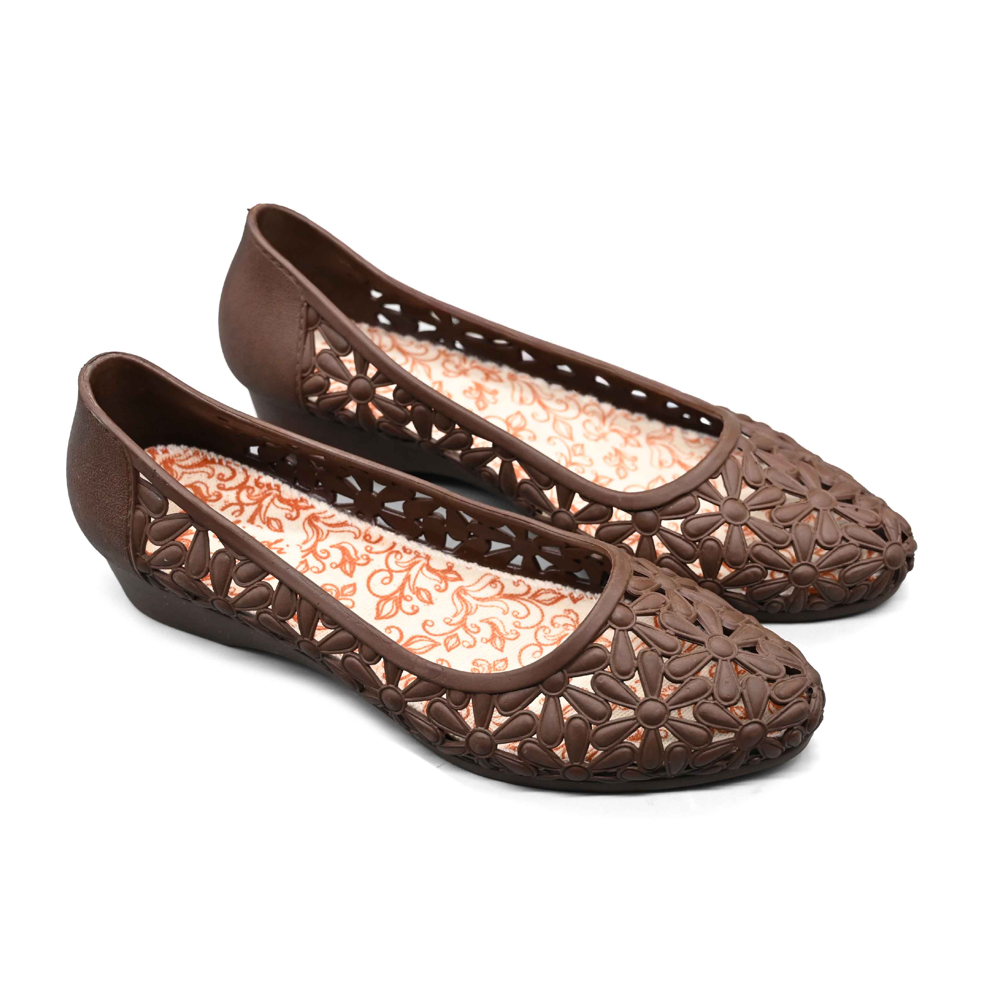 UMOJA Rita Flats by Umoja – Women’s Elegant PVC Ballet Flats with Floral Cut-Out Design & Cushioned Sole for Effortless All-Day Comfort