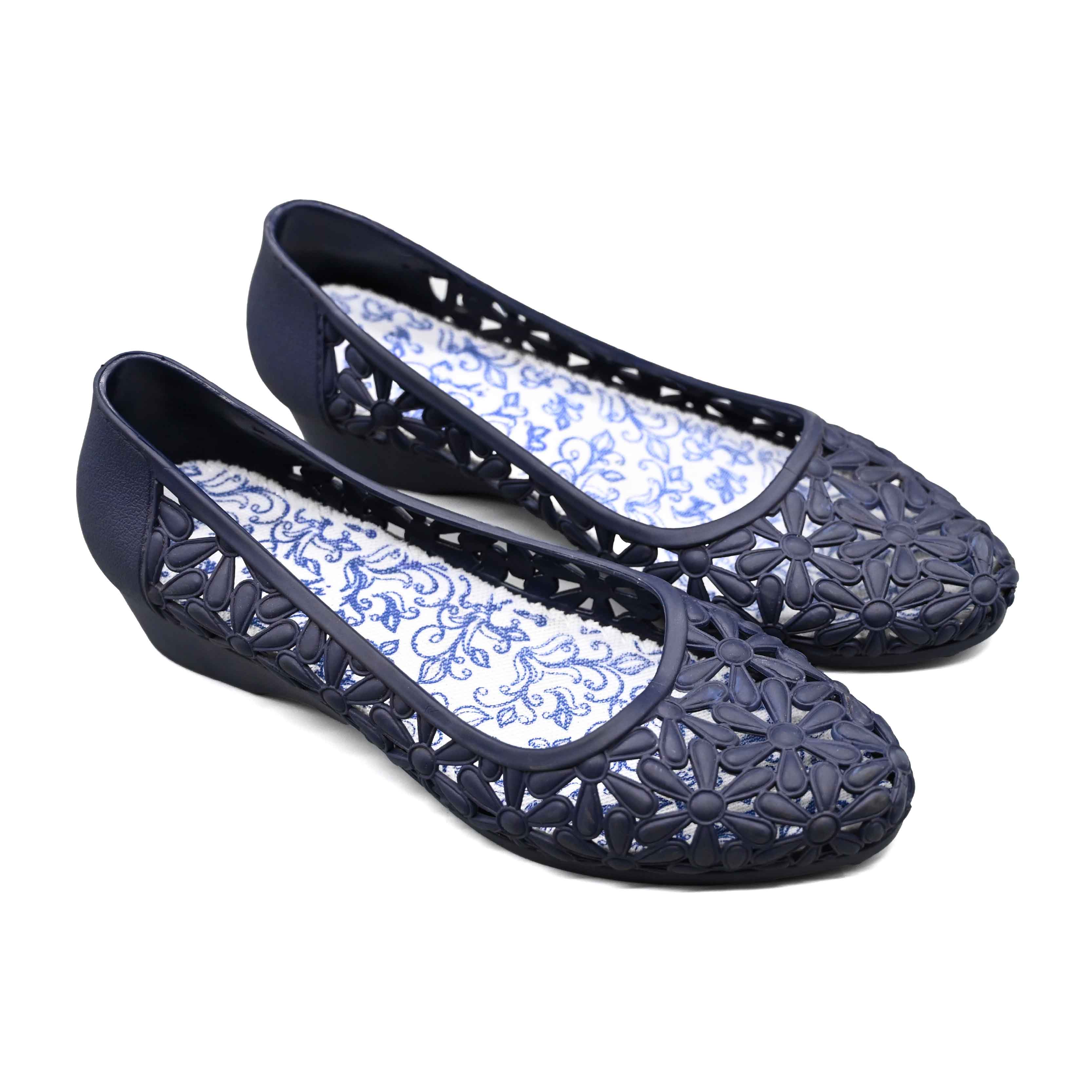 UMOJA Rita Flats by Umoja – Women’s Elegant PVC Ballet Flats with Floral Cut-Out Design & Cushioned Sole for Effortless All-Day Comfort