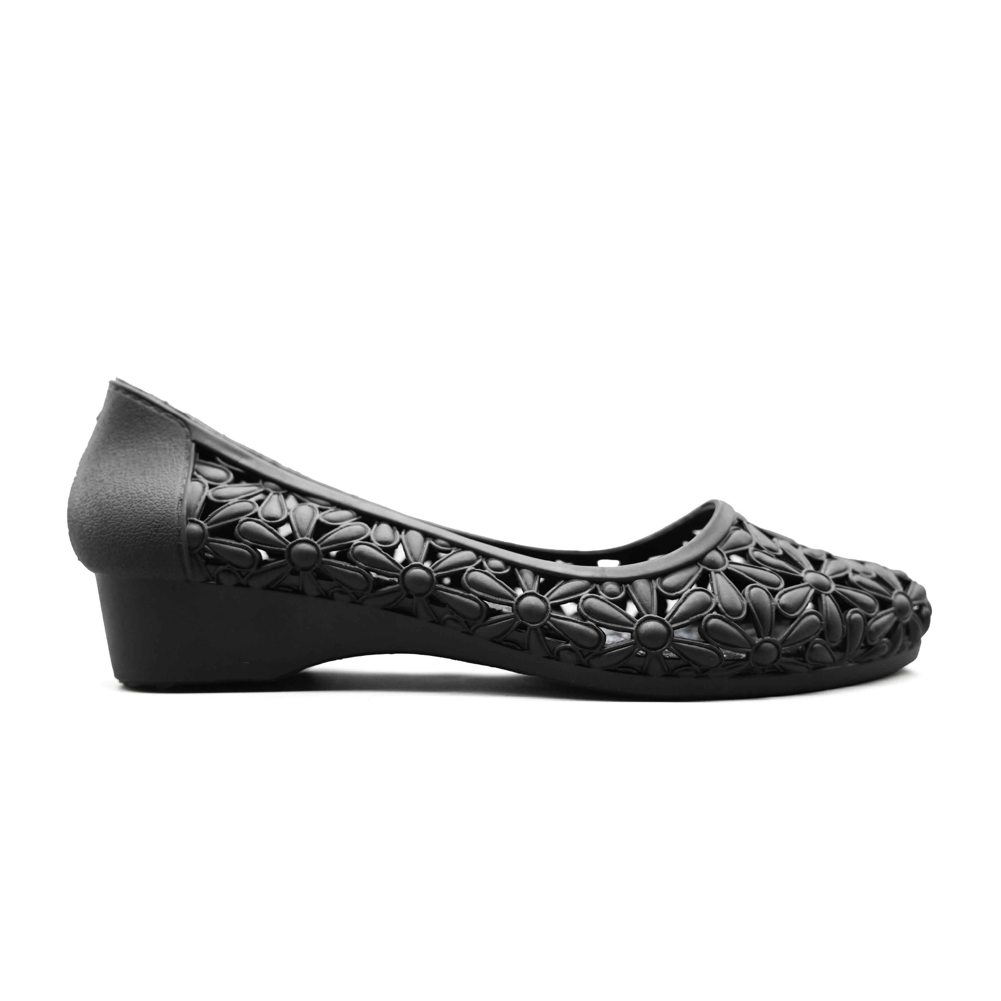 UMOJA Rita Flats by Umoja – Women’s Elegant PVC Ballet Flats with Floral Cut-Out Design & Cushioned Sole for Effortless All-Day Comfort