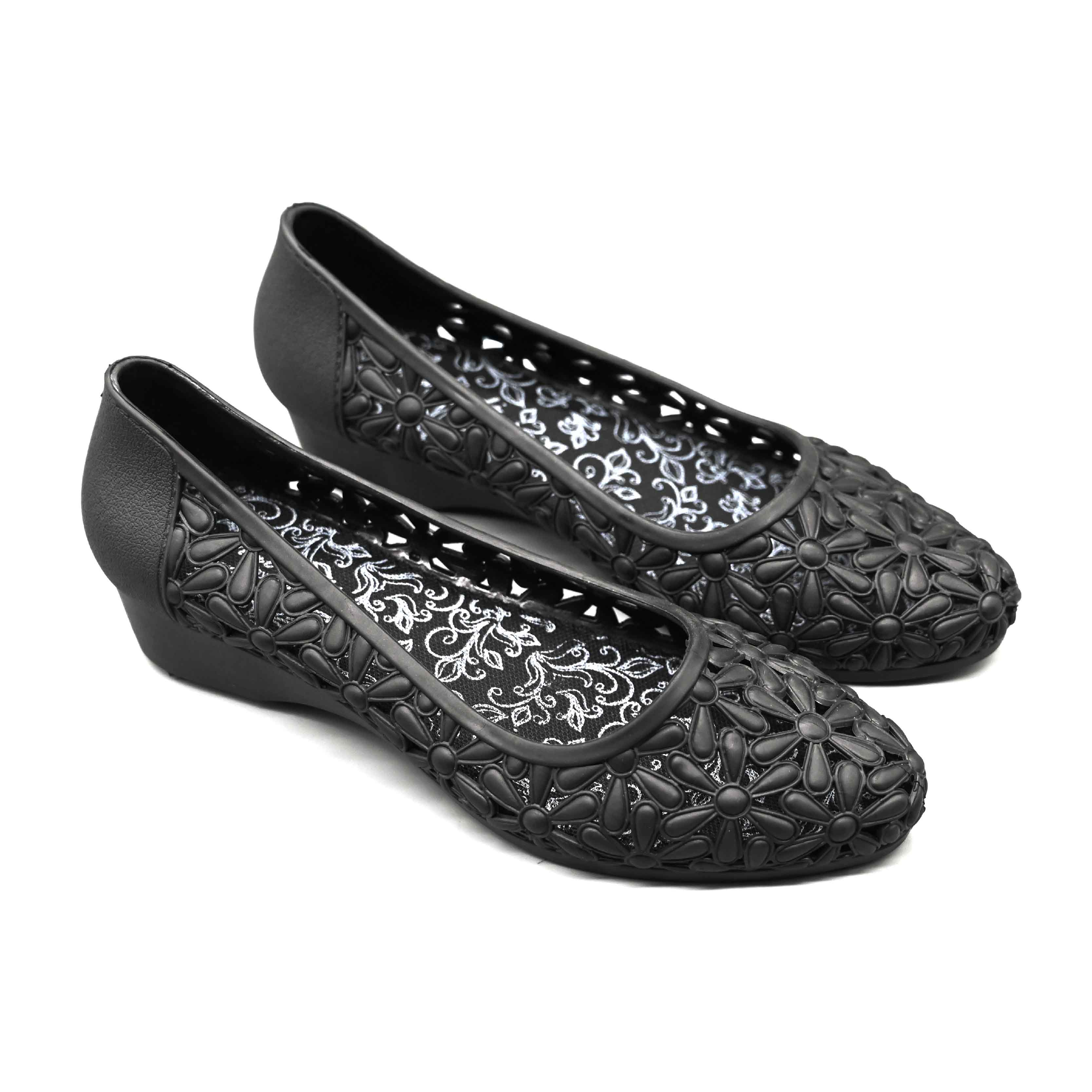 UMOJA Rita Flats by Umoja – Women’s Elegant PVC Ballet Flats with Floral Cut-Out Design & Cushioned Sole for Effortless All-Day Comfort
