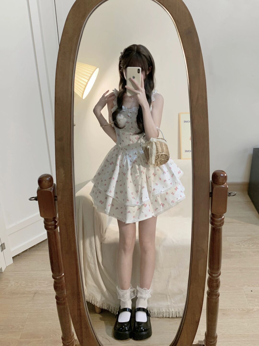 French white floral suspender dress for women's summer new style spicy girl pure desire wind, waist cinching and slimming princess fluffy skirt