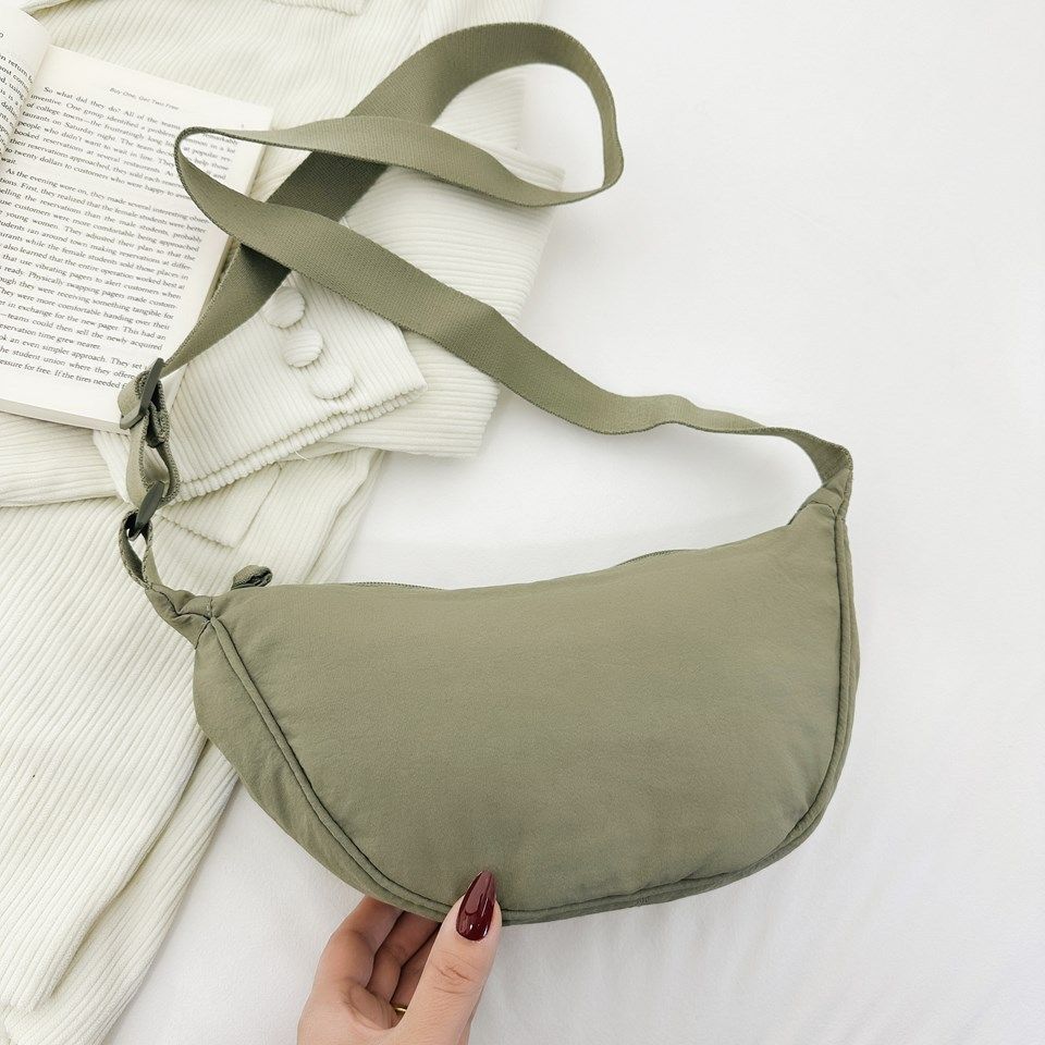 hot selling nylon crescent crossbody bag is suitable for women's bag trendy men's bag, small travel sling bag for the homeless