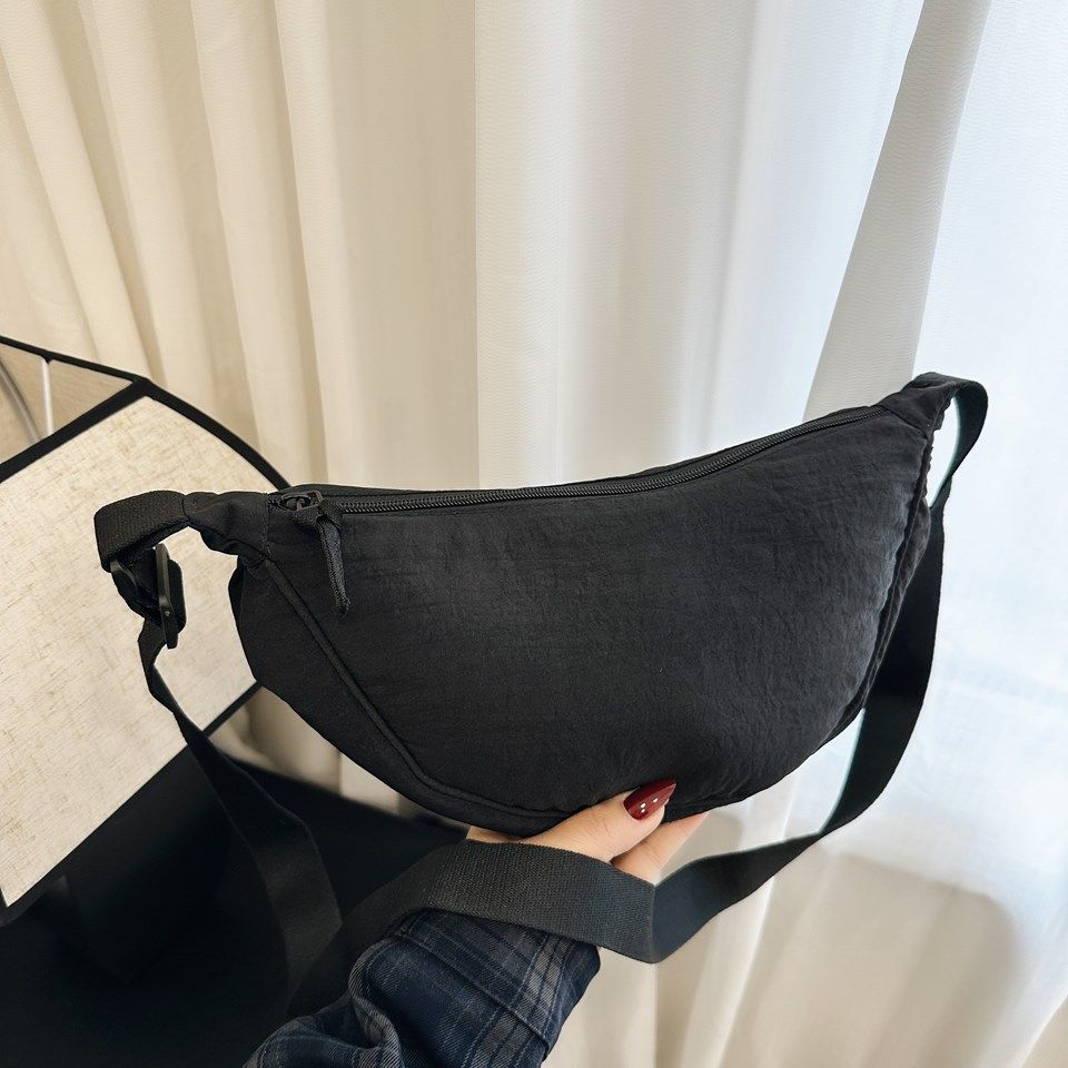 hot selling nylon crescent crossbody bag is suitable for women's bag trendy men's bag, small travel sling bag for the homeless