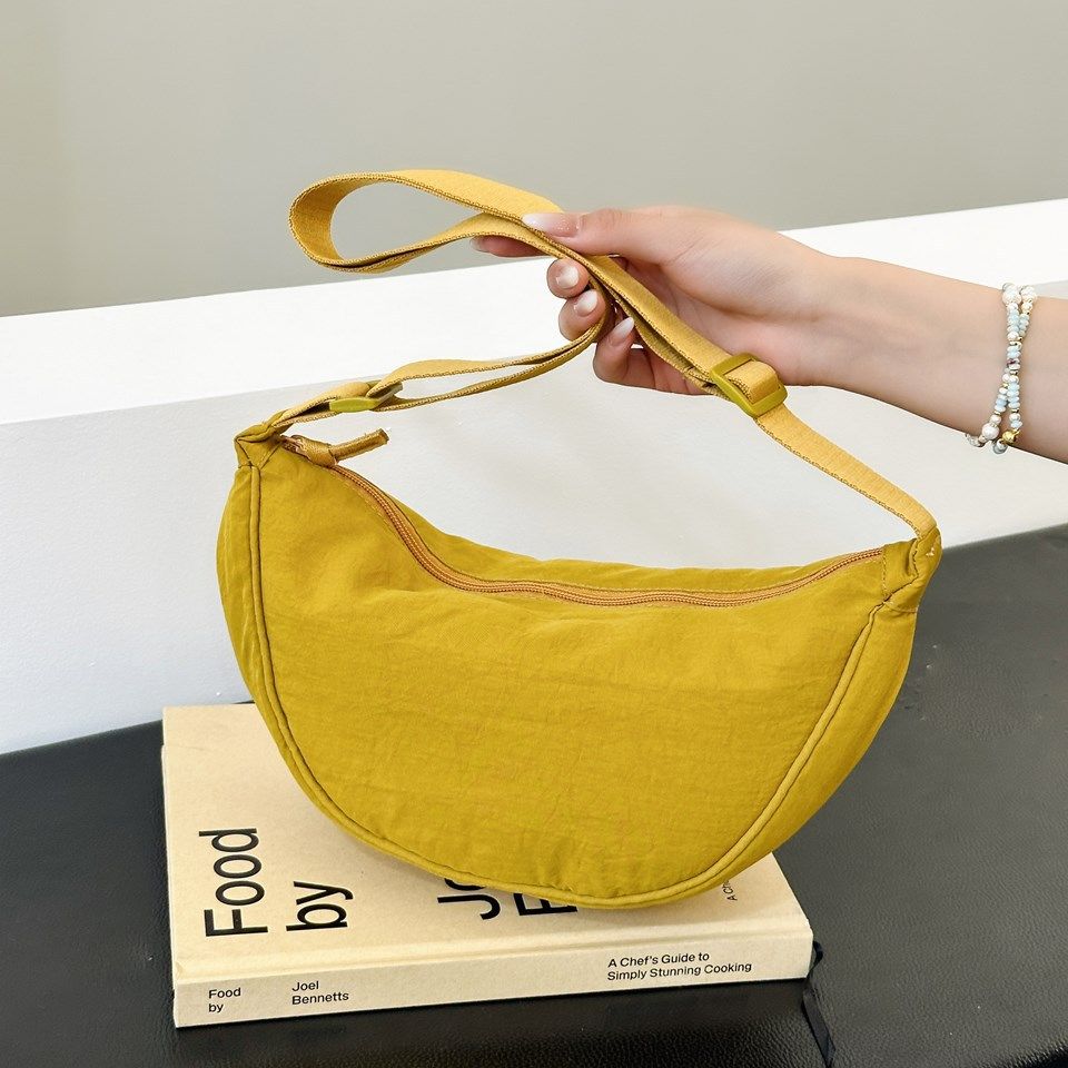 hot selling nylon crescent crossbody bag is suitable for women's bag trendy men's bag, small travel sling bag for the homeless