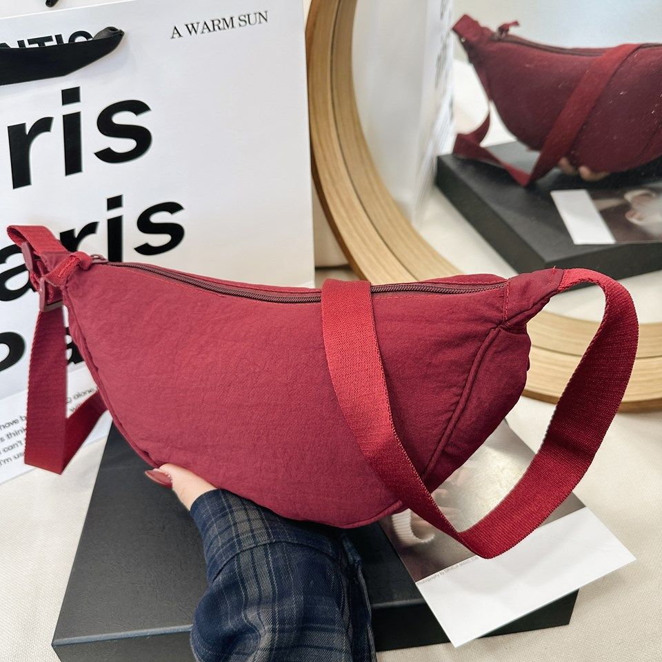 hot selling nylon crescent crossbody bag is suitable for women's bag trendy men's bag, small travel sling bag for the homeless