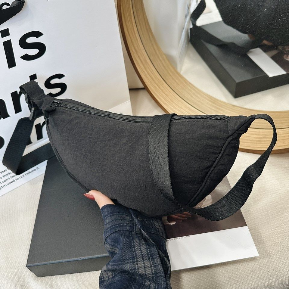hot selling nylon crescent crossbody bag is suitable for women's bag trendy men's bag, small travel sling bag for the homeless