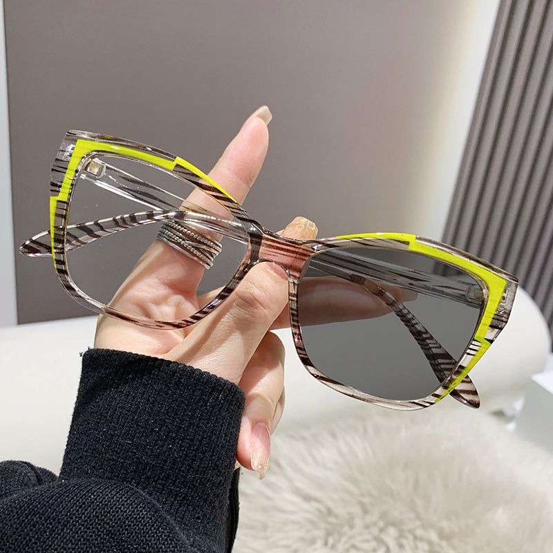 1pc Elegant Full Rim Cat Eye Non-Prescription Clear Lens Glasses, Plastic Frame with Metal Hinge, Stylish Transparent Eyewear for Women and Men