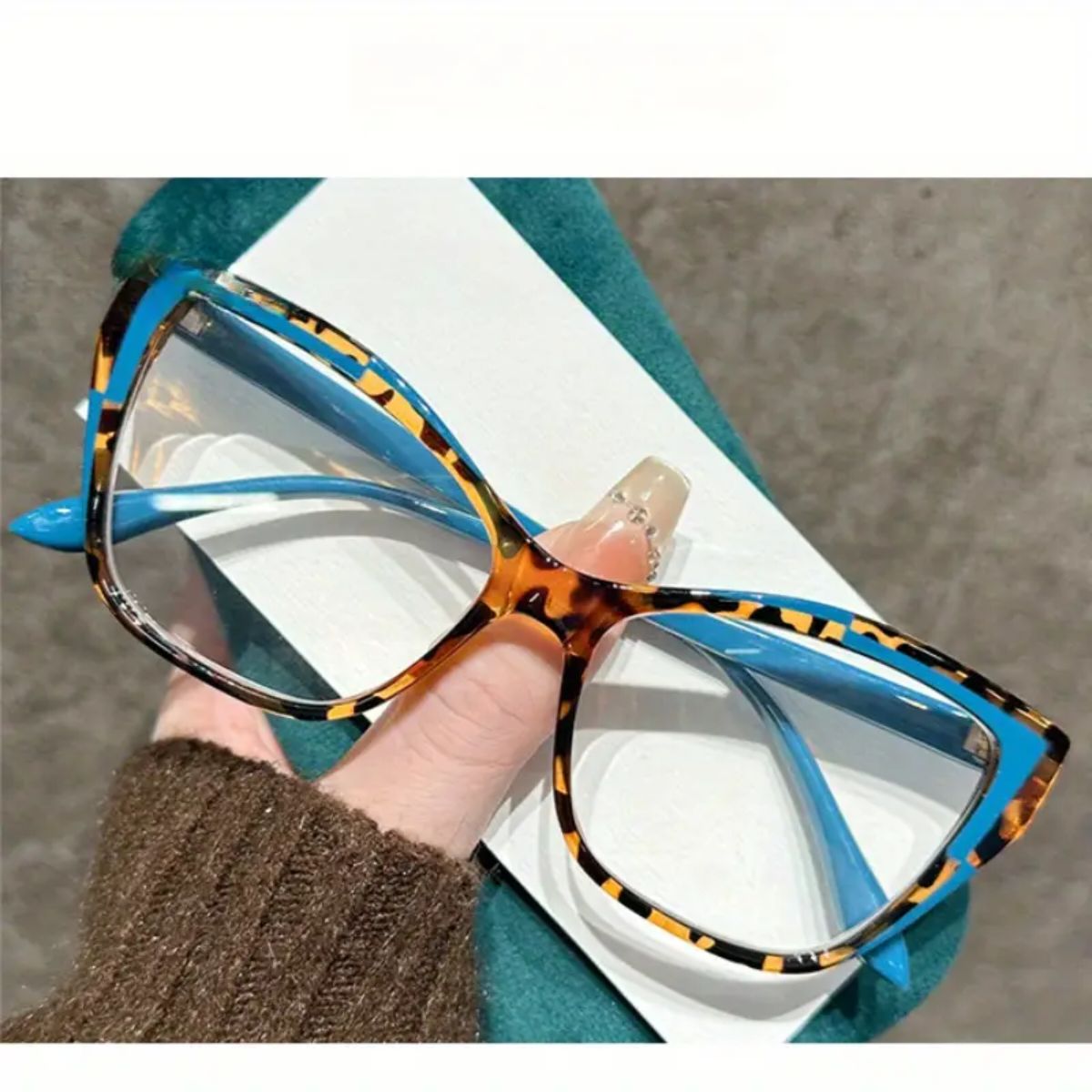 1pc Elegant Full Rim Cat Eye Non-Prescription Clear Lens Glasses, Plastic Frame with Metal Hinge, Stylish Transparent Eyewear for Women and Men