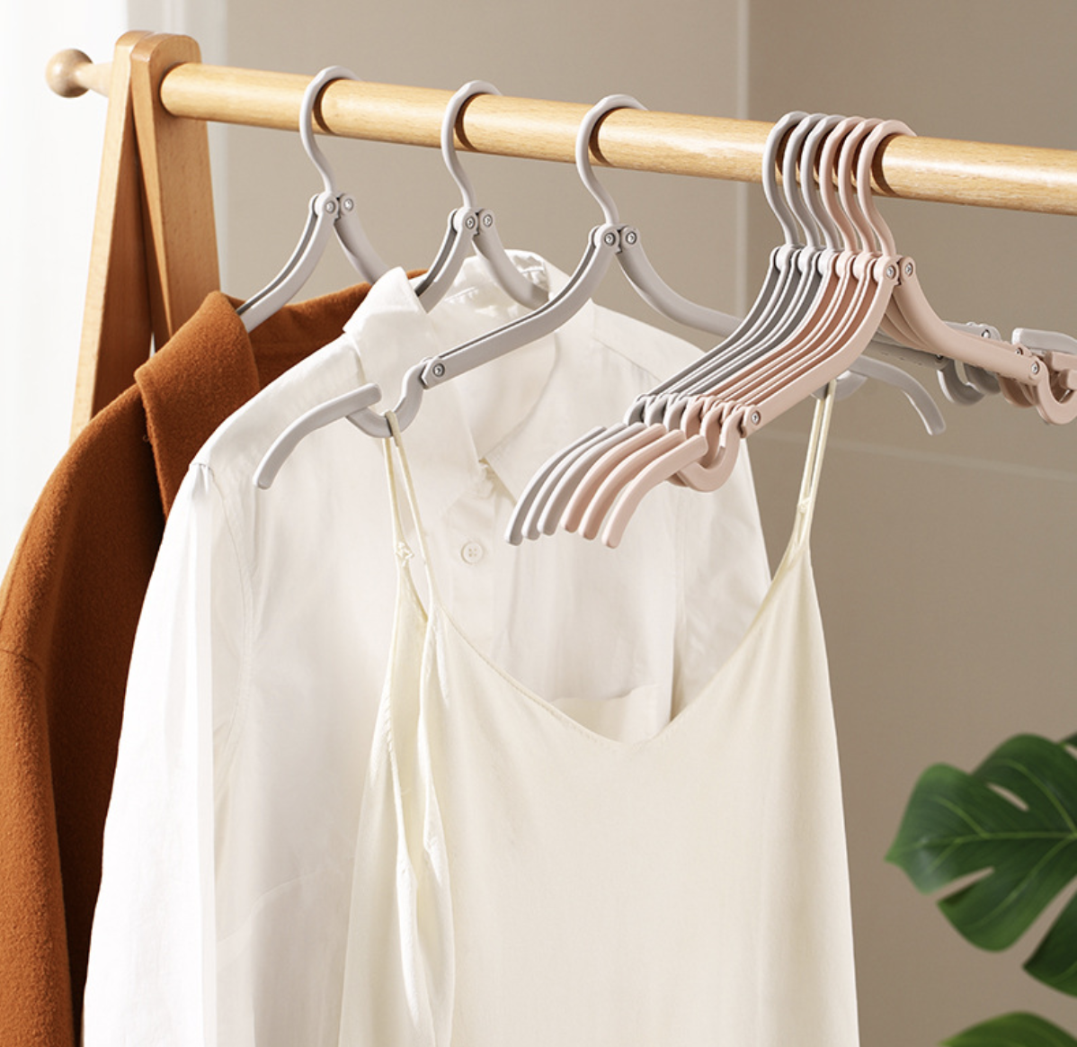 10pcs Portable Folding Hangers with Anti-Slip Grip - Durable Plastic, Ideal for Travel & Home Use,Bedroom Special Storage Clothes Hanging