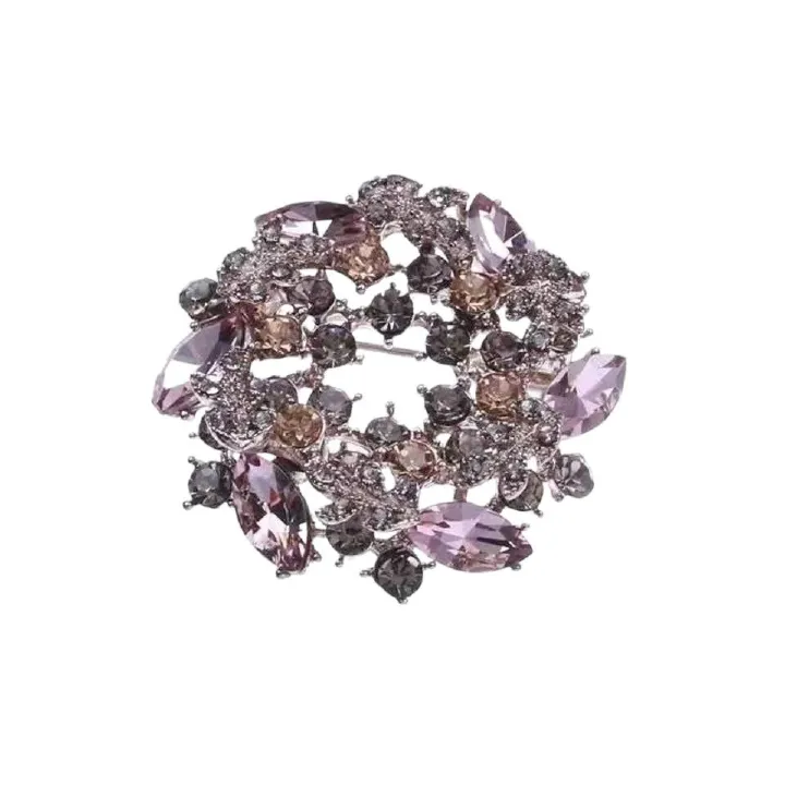 High-end brooch with a big camellia flower wreath, decorated with rhinestones, vintage-style pin, exquisite full rhinestone brooch, clothing accessories, women's accessories
