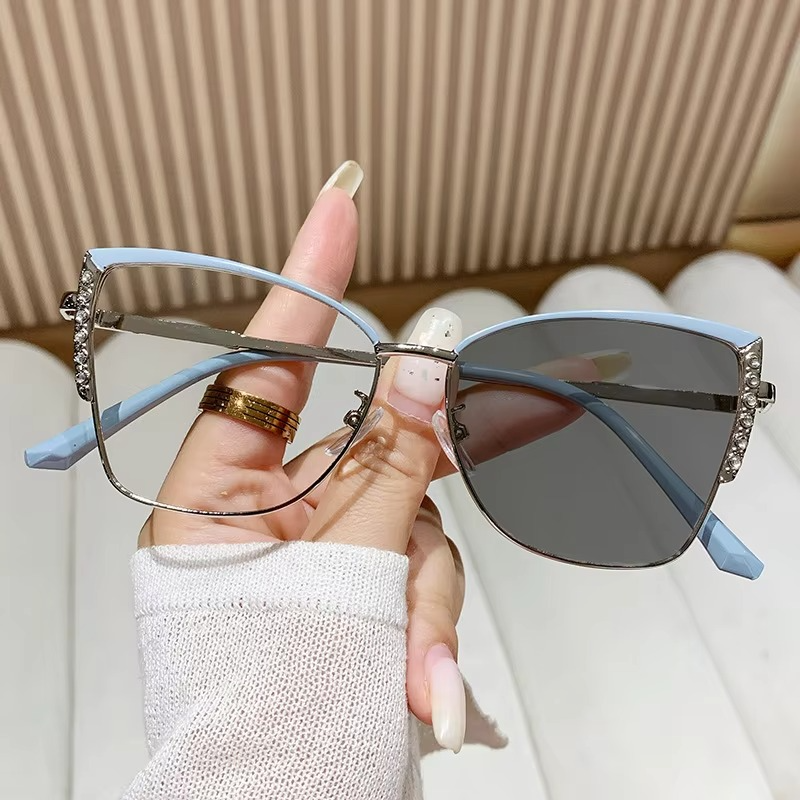 Fashion Cat Eye Flat Light tide ultra Light Frame Retro Photochrom Anti-blue Glasses Metallic Color-changing Glasses