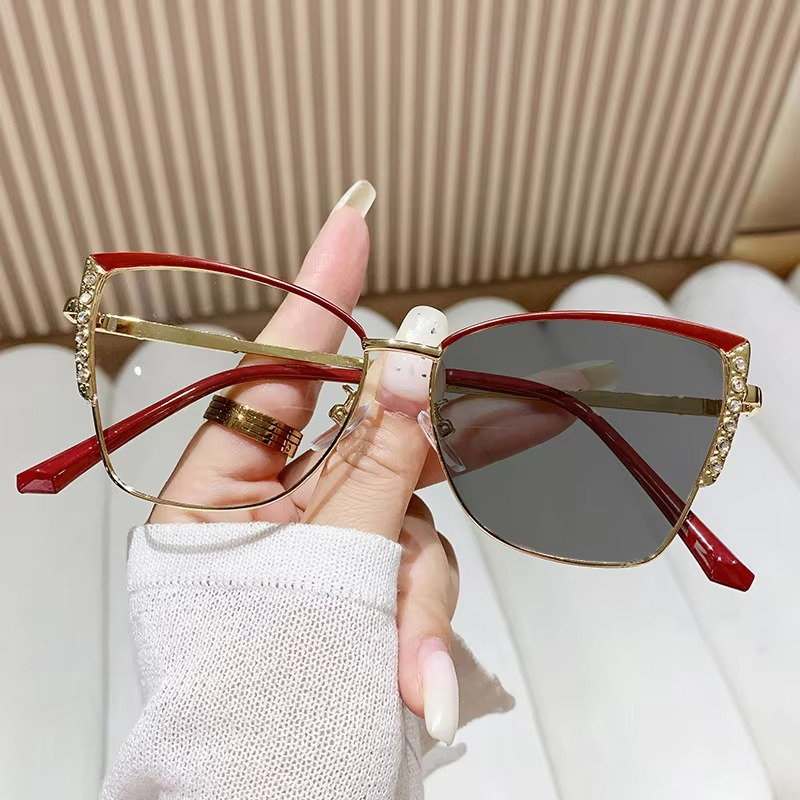 Fashion Cat Eye Flat Light tide ultra Light Frame Retro Photochrom Anti-blue Glasses Metallic Color-changing Glasses