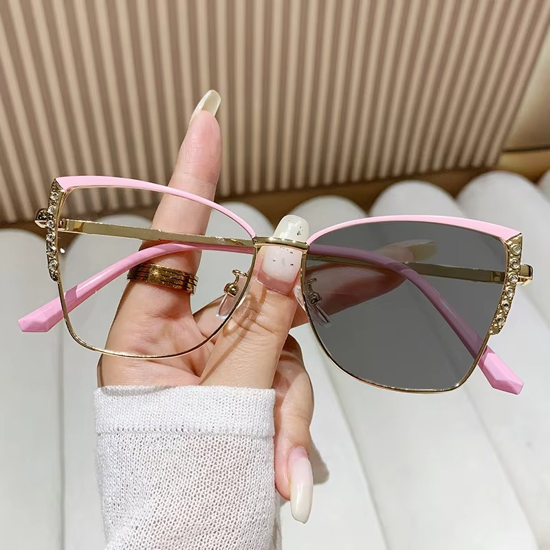 Fashion Cat Eye Flat Light tide ultra Light Frame Retro Photochrom Anti-blue Glasses Metallic Color-changing Glasses
