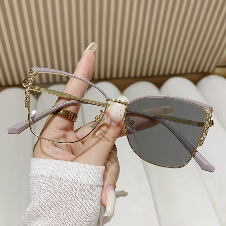 Fashion Cat Eye Flat Light tide ultra Light Frame Retro Photochrom Anti-blue Glasses Metallic Color-changing Glasses