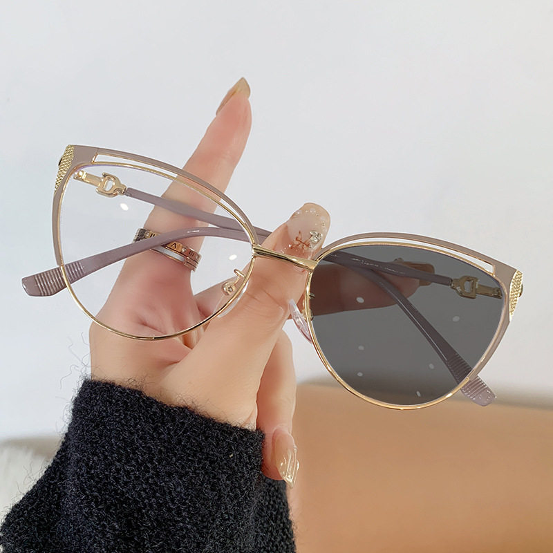 New Woman Metal Cat Eye Eyeglasses Frames for All Face Photochromic Glasses Anti Blue Light Eyewear