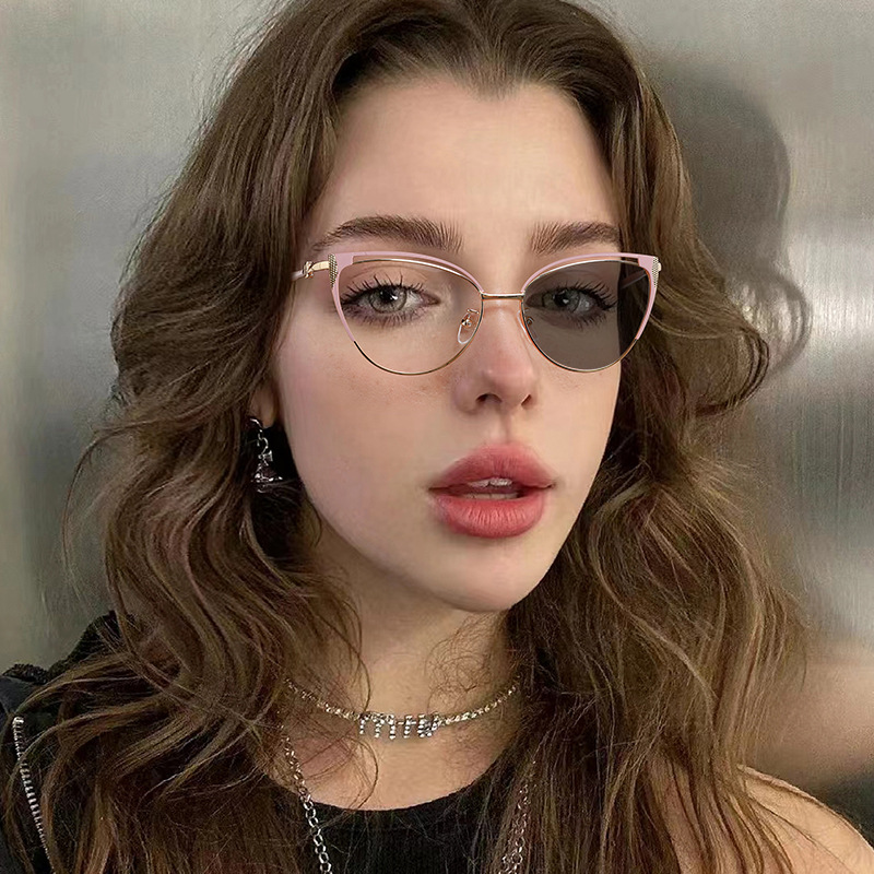 New Woman Metal Cat Eye Eyeglasses Frames for All Face Photochromic Glasses Anti Blue Light Eyewear